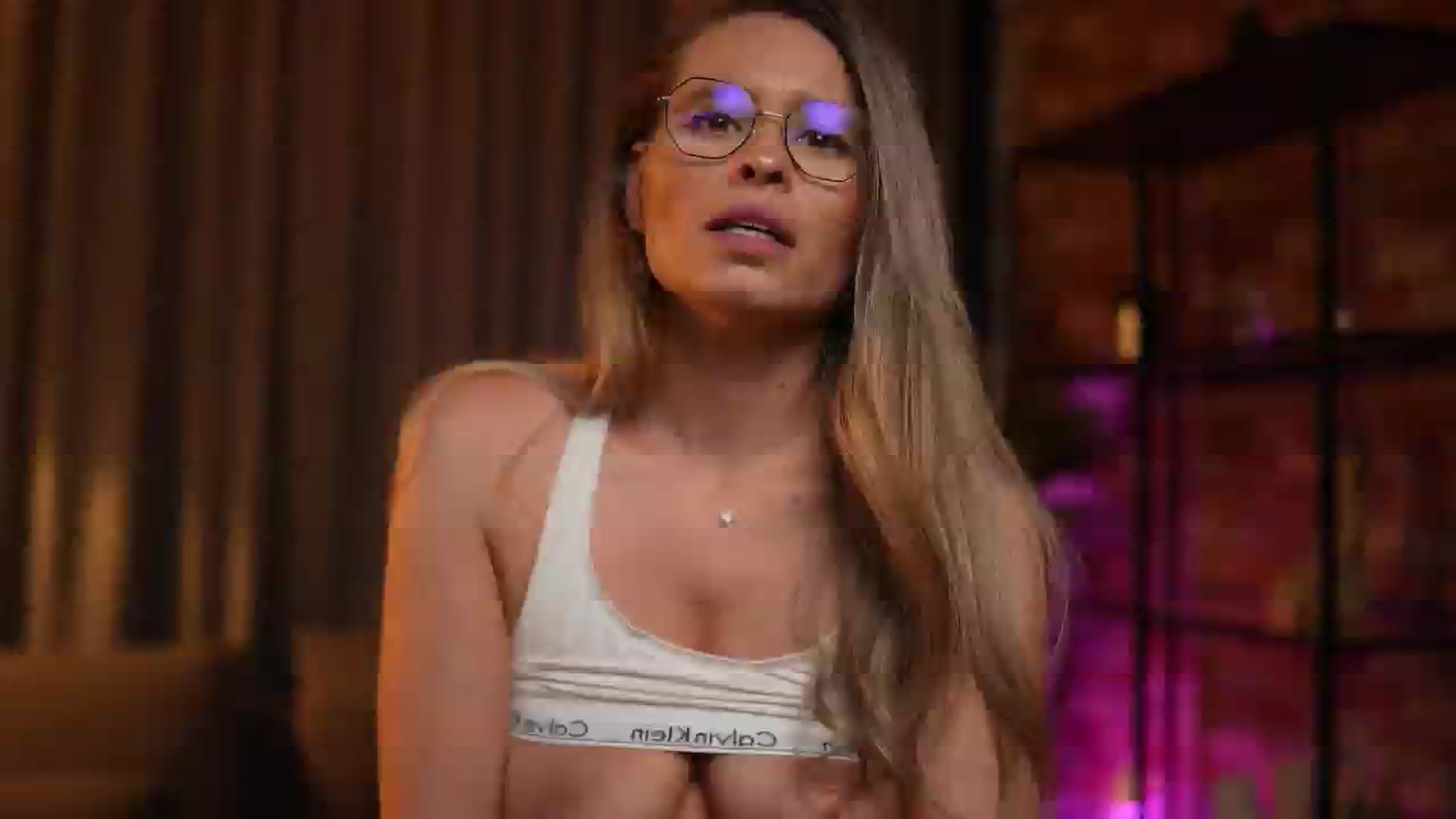 Gallery image thumbnail from BrandyWhite's myfreecams stream on, 06/21/2024, 07:30 image 15 of 20