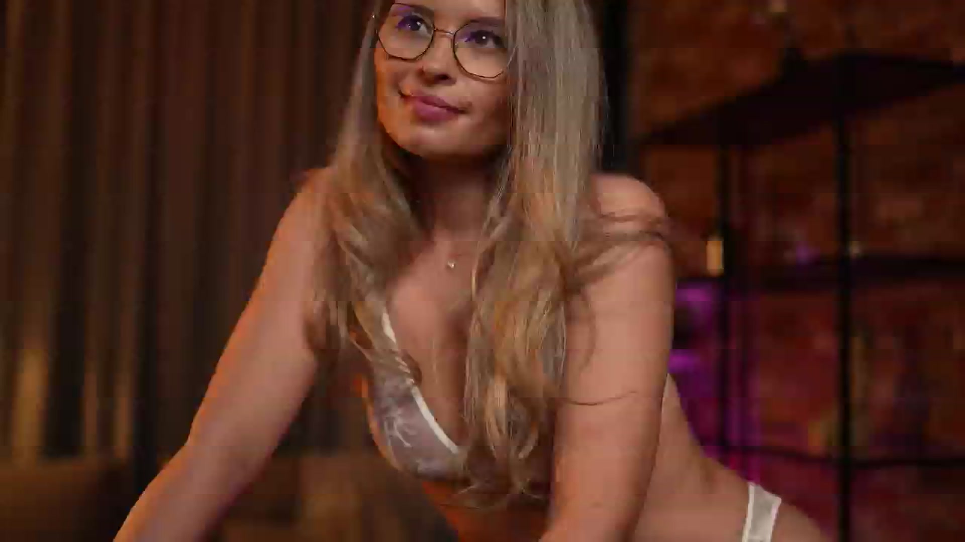 Gallery image thumbnail from BrandyWhite's myfreecams stream on, 06/22/2024, 07:24 image 4 of 20