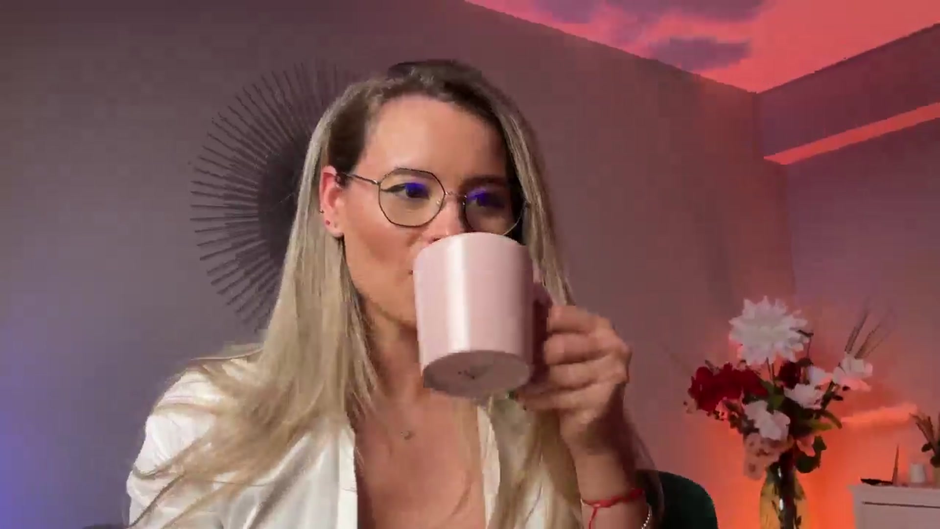 Gallery image thumbnail from BrandyWhite's myfreecams stream on, 08/07/2024, 08:00 image 11 of 20