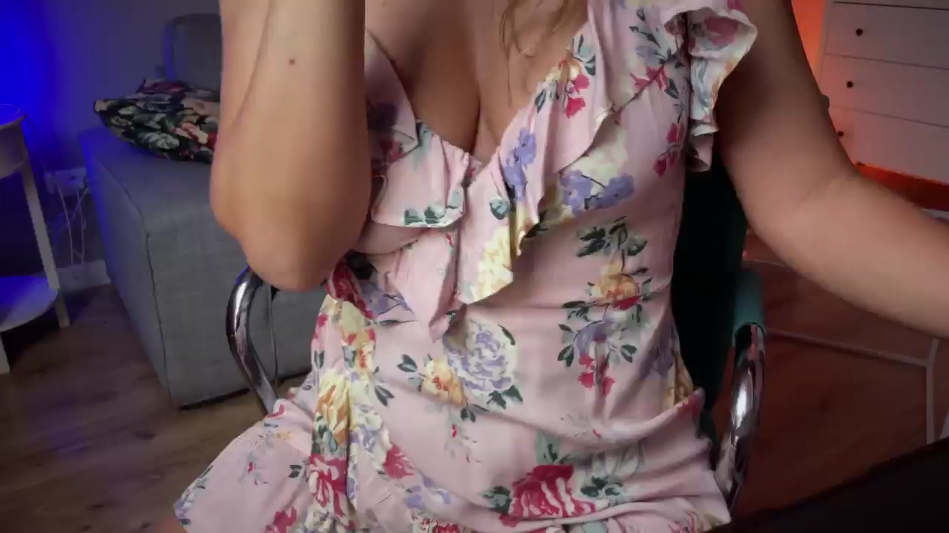 Gallery image thumbnail from BrandyWhite's myfreecams stream on, 08/08/2024, 06:05 image 10 of 20