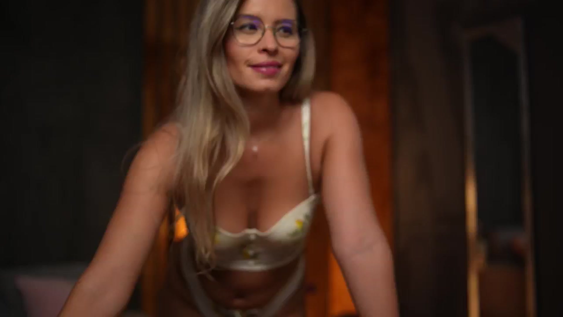 Gallery image thumbnail from BrandyWhite's myfreecams stream on, 09/12/2024, 09:16 image 3 of 20