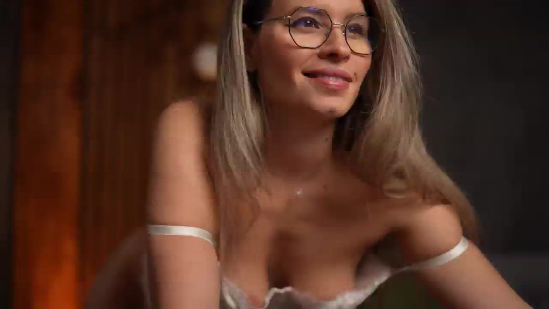 Gallery image thumbnail from BrandyWhite's myfreecams stream on, 03/13/2025, 07:45 image 7 of 20
