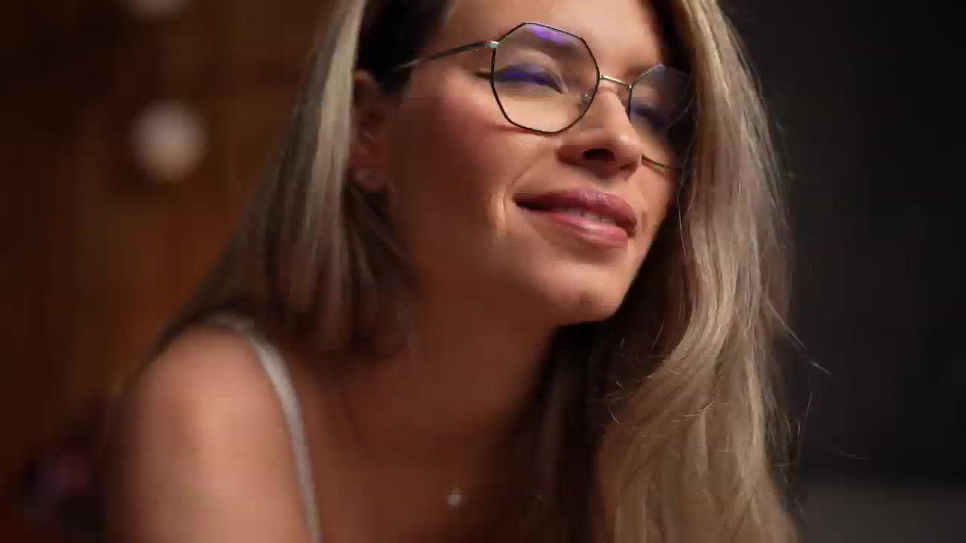 Gallery image thumbnail from BrandyWhite's myfreecams stream on, 03/13/2025, 07:45 image 1 of 20