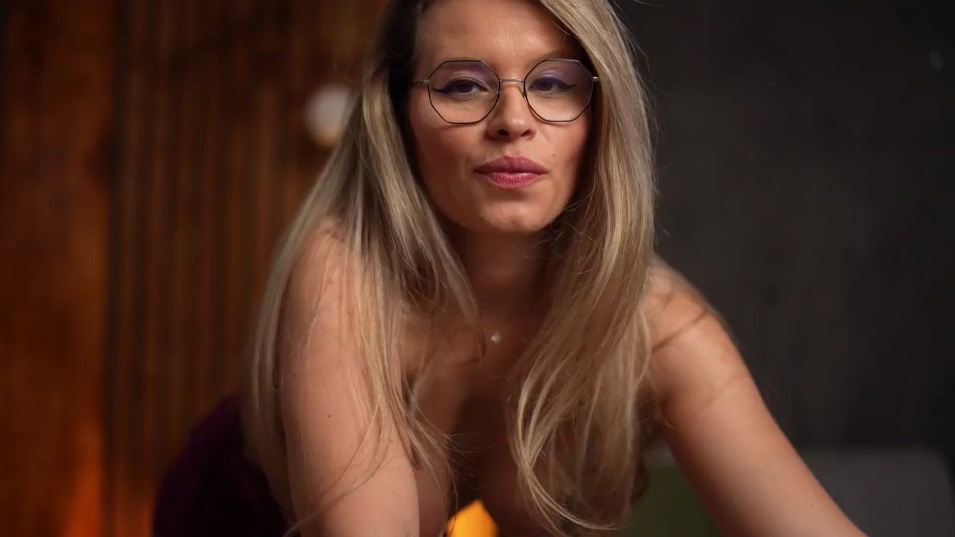 Gallery image thumbnail from BrandyWhite's myfreecams stream on, 03/30/2025, 04:45 image 9 of 20