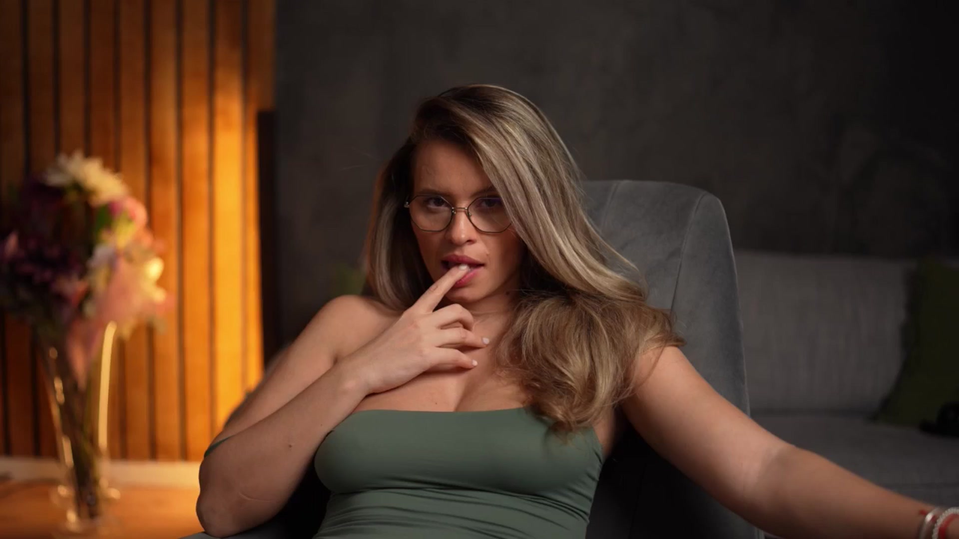 Gallery image thumbnail from BrandyWhite's myfreecams stream on, 04/17/2025, 06:08 image 10 of 20