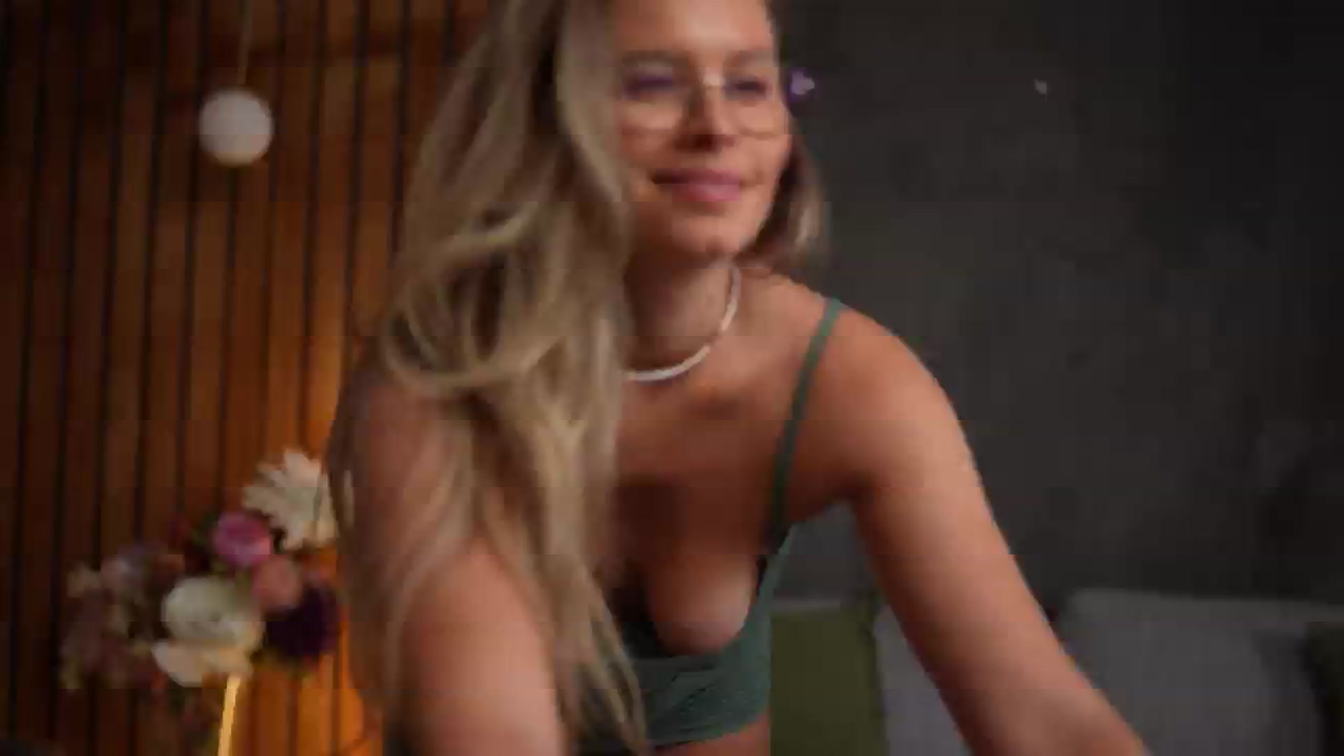 Gallery image thumbnail from BrandyWhite's myfreecams stream on, 10/01/2025, 08:10 image 10 of 20