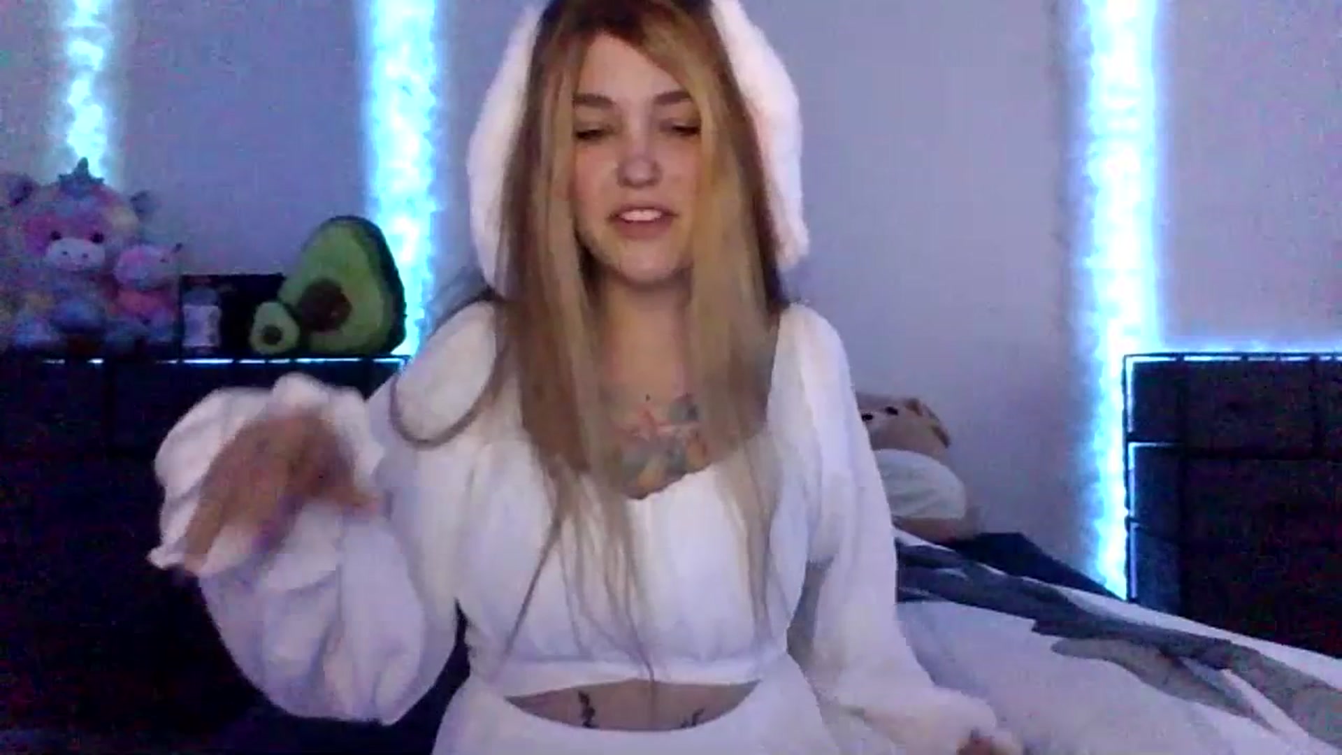 Gallery image thumbnail from BratSnack's myfreecams stream on, 07/13/2023, 16:52 image 5 of 20