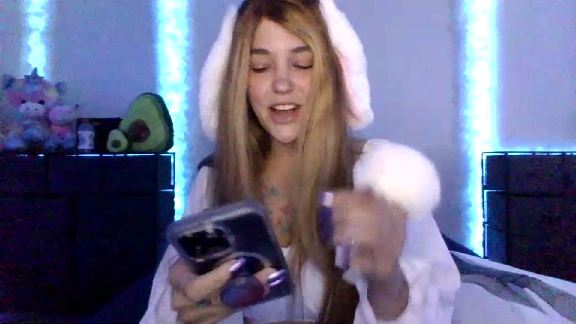 Gallery image thumbnail from BratSnack's myfreecams stream on, 07/13/2023, 16:52 image 8 of 20