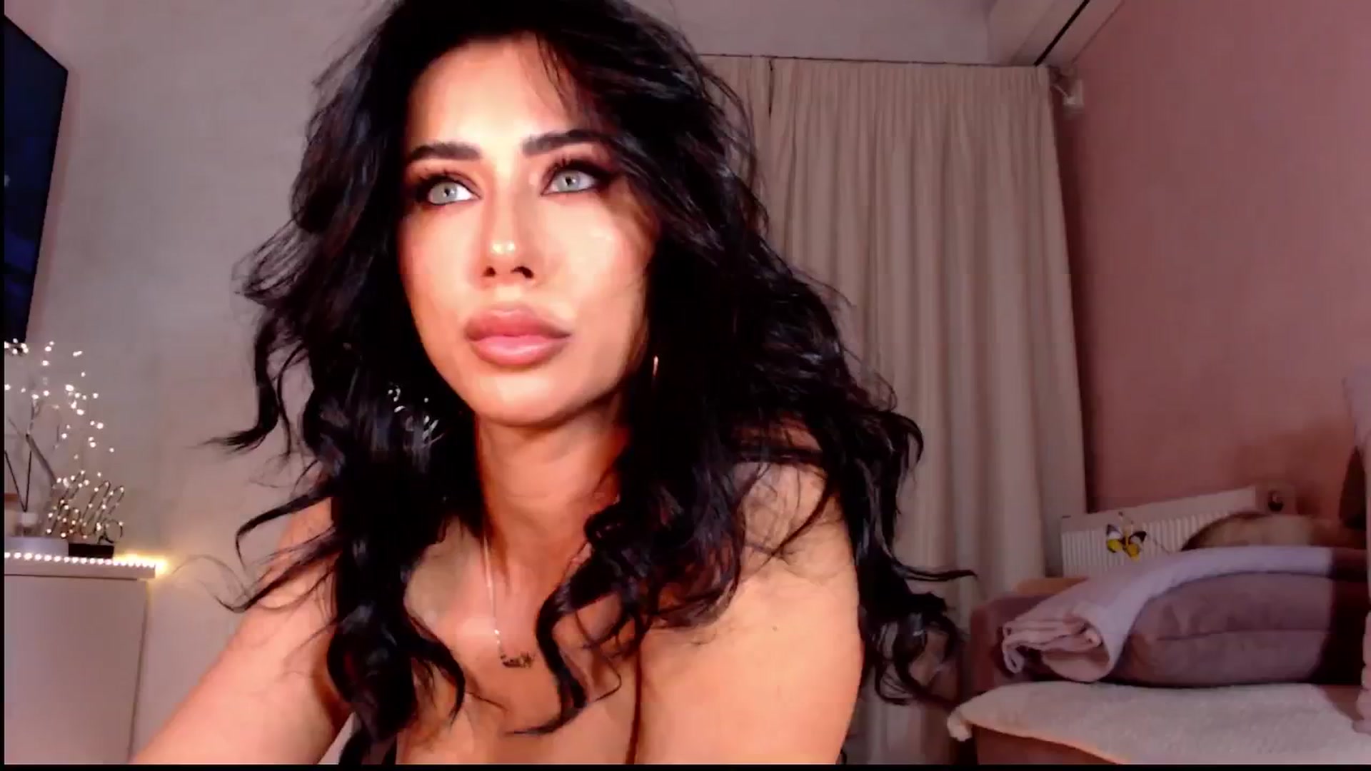 Gallery image thumbnail from Bratty_Dya's myfreecams stream on, 11/03/2024, 24:53 image 20 of 20