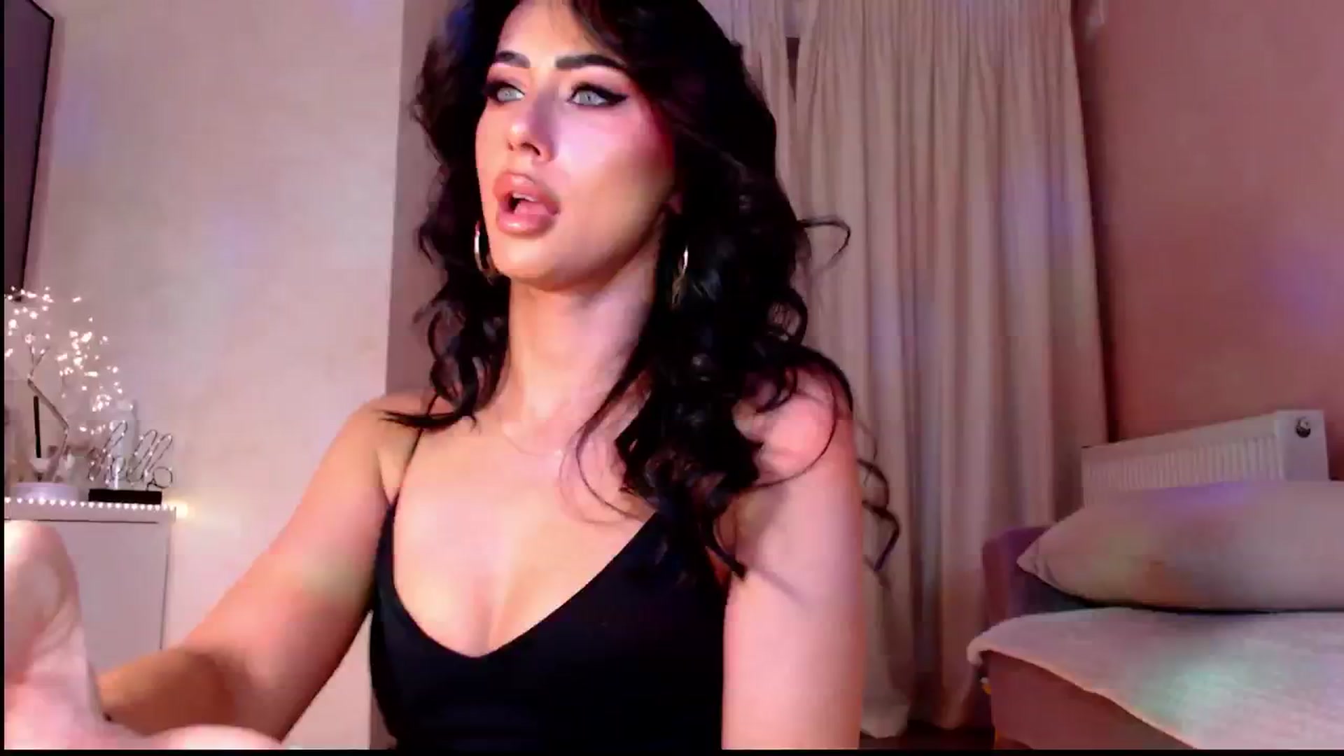Gallery image thumbnail from Bratty_Dya's myfreecams stream on, 11/16/2024, 24:29 image 1 of 20