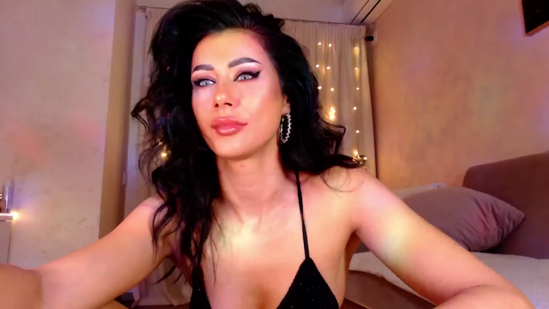 Gallery image thumbnail from Bratty_Dya's myfreecams stream on, 04/14/2025, 18:06 image 1 of 20