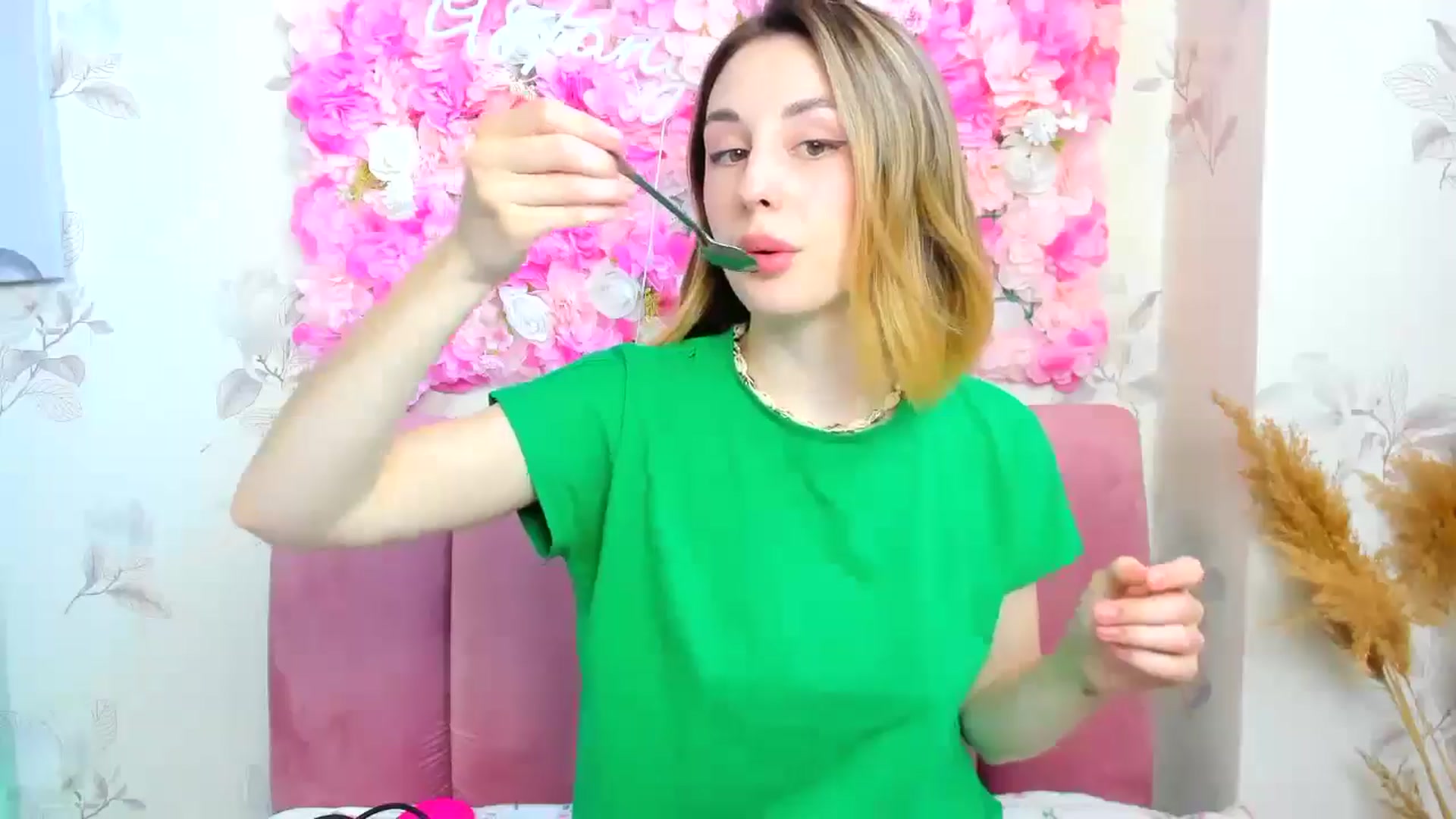 Gallery image thumbnail from BrayniJuun's myfreecams stream on, 06/05/2024, 10:01 image 16 of 20