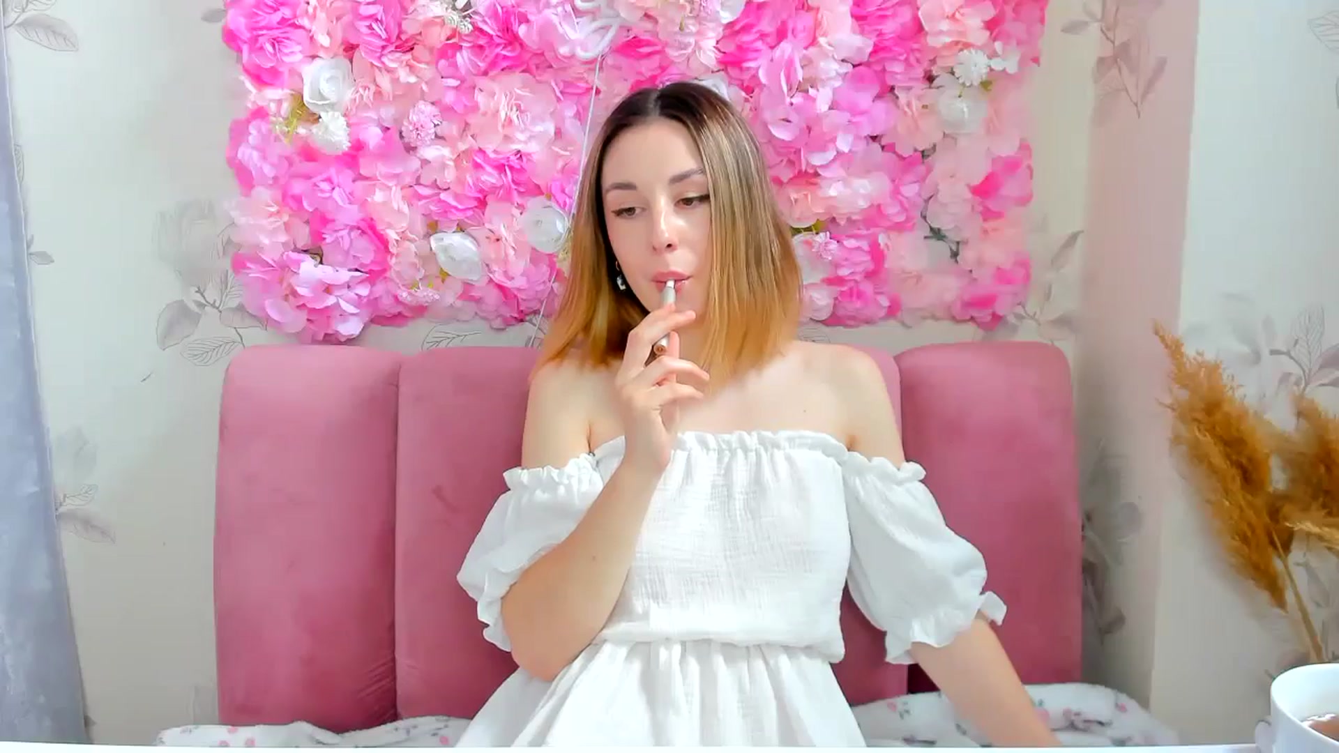 Gallery image thumbnail from BrayniJuun's myfreecams stream on, 06/11/2024, 08:06 image 19 of 20