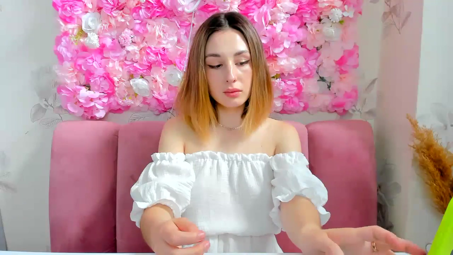 Gallery image thumbnail from BrayniJuun's myfreecams stream on, 06/11/2024, 08:06 image 6 of 20
