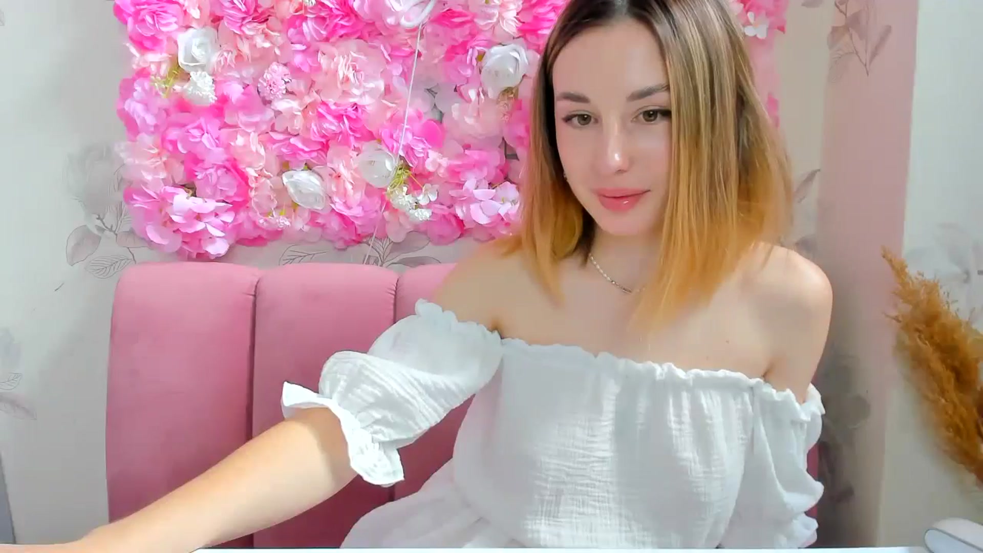 Gallery image thumbnail from BrayniJuun's myfreecams stream on, 06/11/2024, 08:06 image 11 of 20