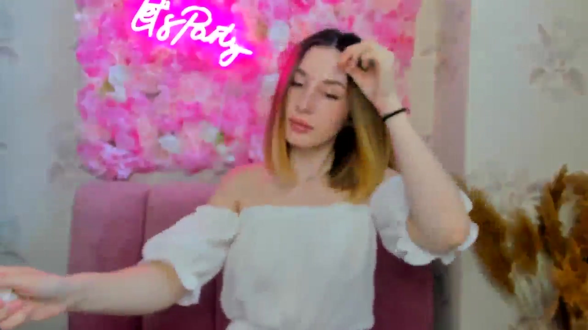 Gallery image thumbnail from BrayniJuun's myfreecams stream on, 06/18/2024, 09:00 image 3 of 20
