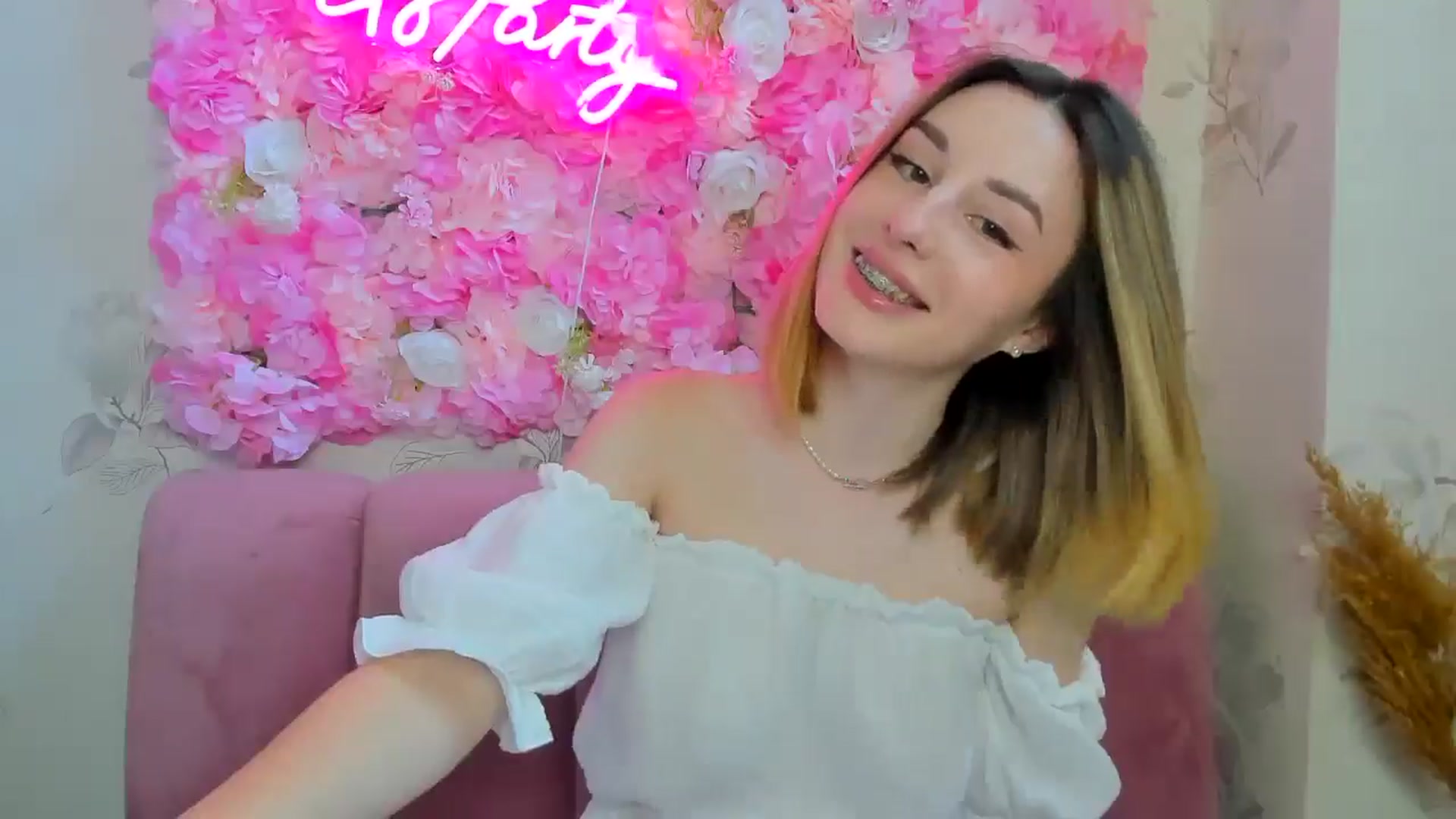Gallery image thumbnail from BrayniJuun's myfreecams stream on, 06/18/2024, 09:00 image 2 of 20