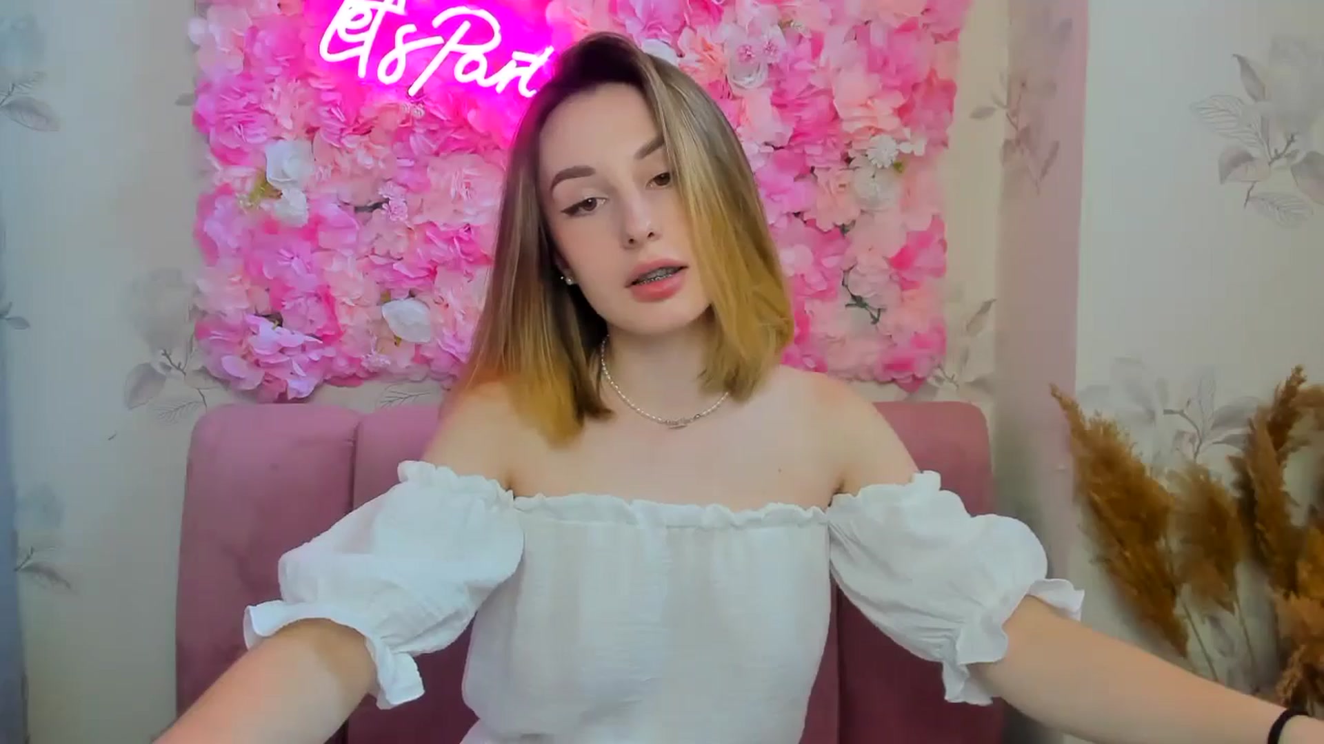 Gallery image thumbnail from BrayniJuun's myfreecams stream on, 06/18/2024, 09:00 image 13 of 20