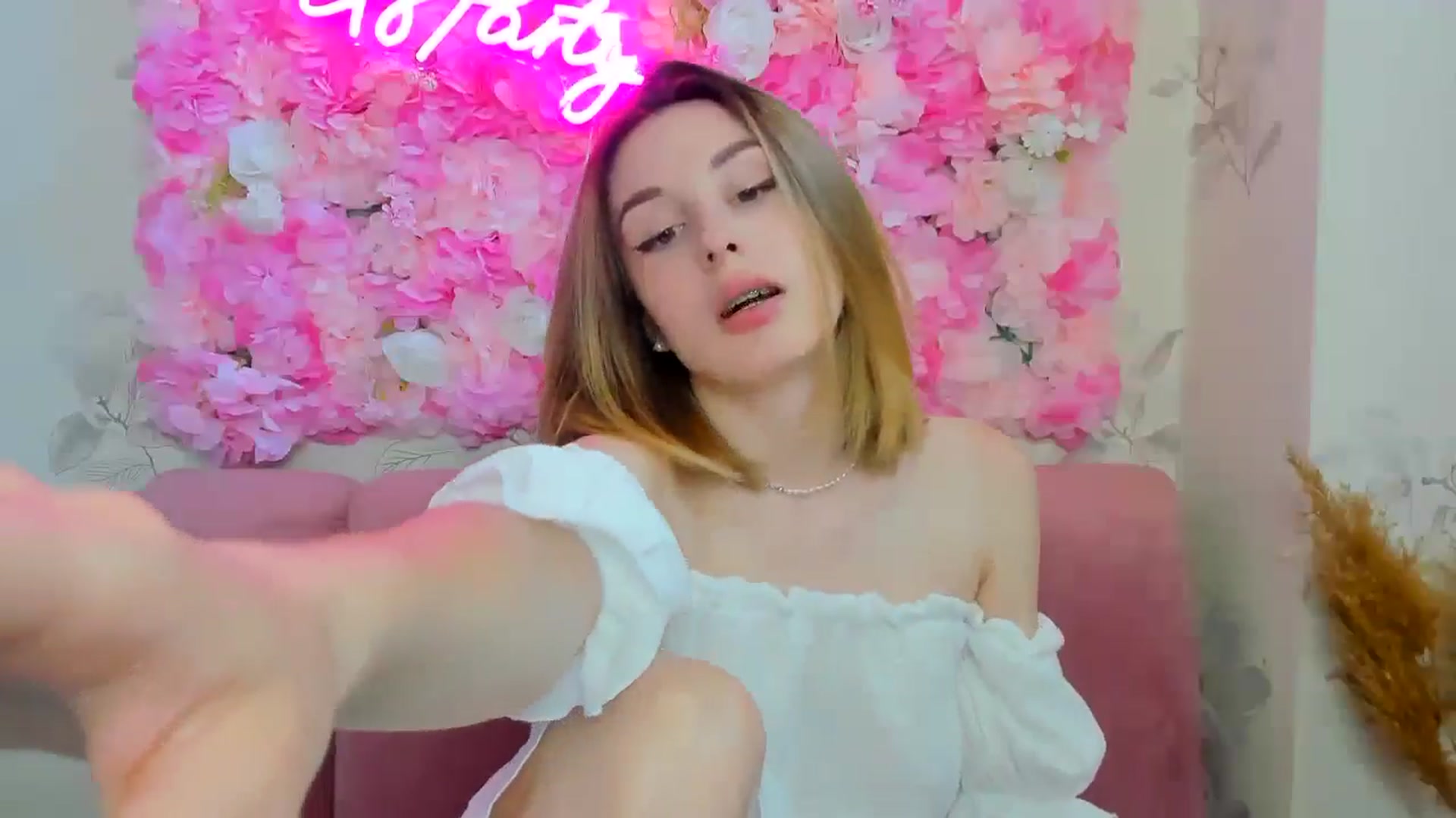 Gallery image thumbnail from BrayniJuun's myfreecams stream on, 06/18/2024, 10:07 image 12 of 20