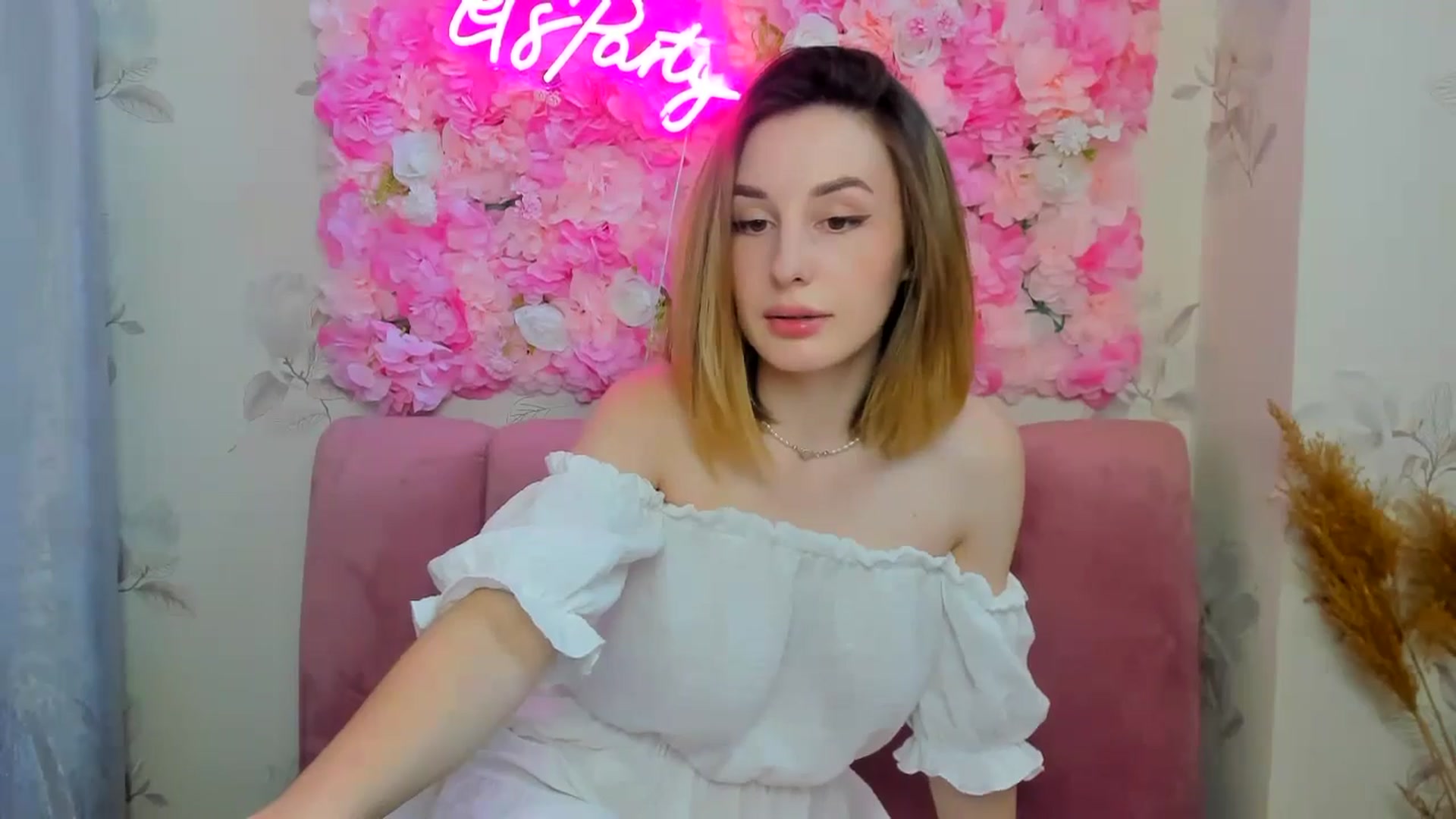 Gallery image thumbnail from BrayniJuun's myfreecams stream on, 06/18/2024, 11:43 image 11 of 20