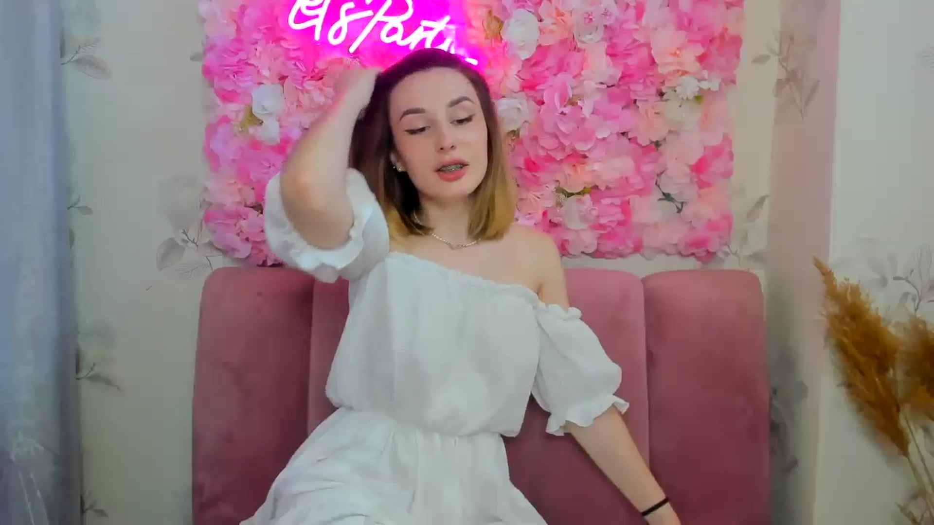 Gallery image thumbnail from BrayniJuun's myfreecams stream on, 06/18/2024, 11:43 image 15 of 20