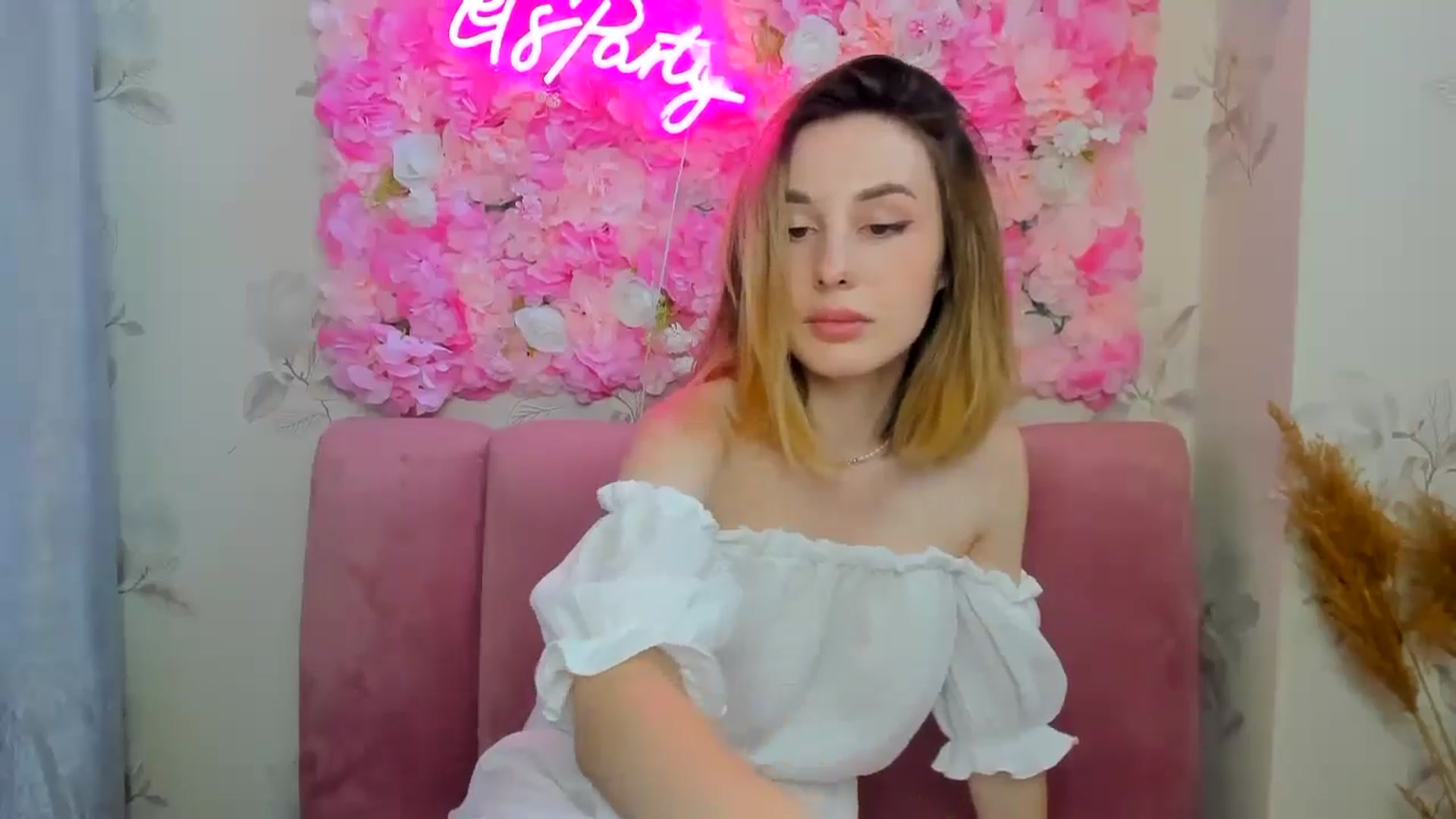 Gallery image thumbnail from BrayniJuun's myfreecams stream on, 06/18/2024, 11:43 image 20 of 20