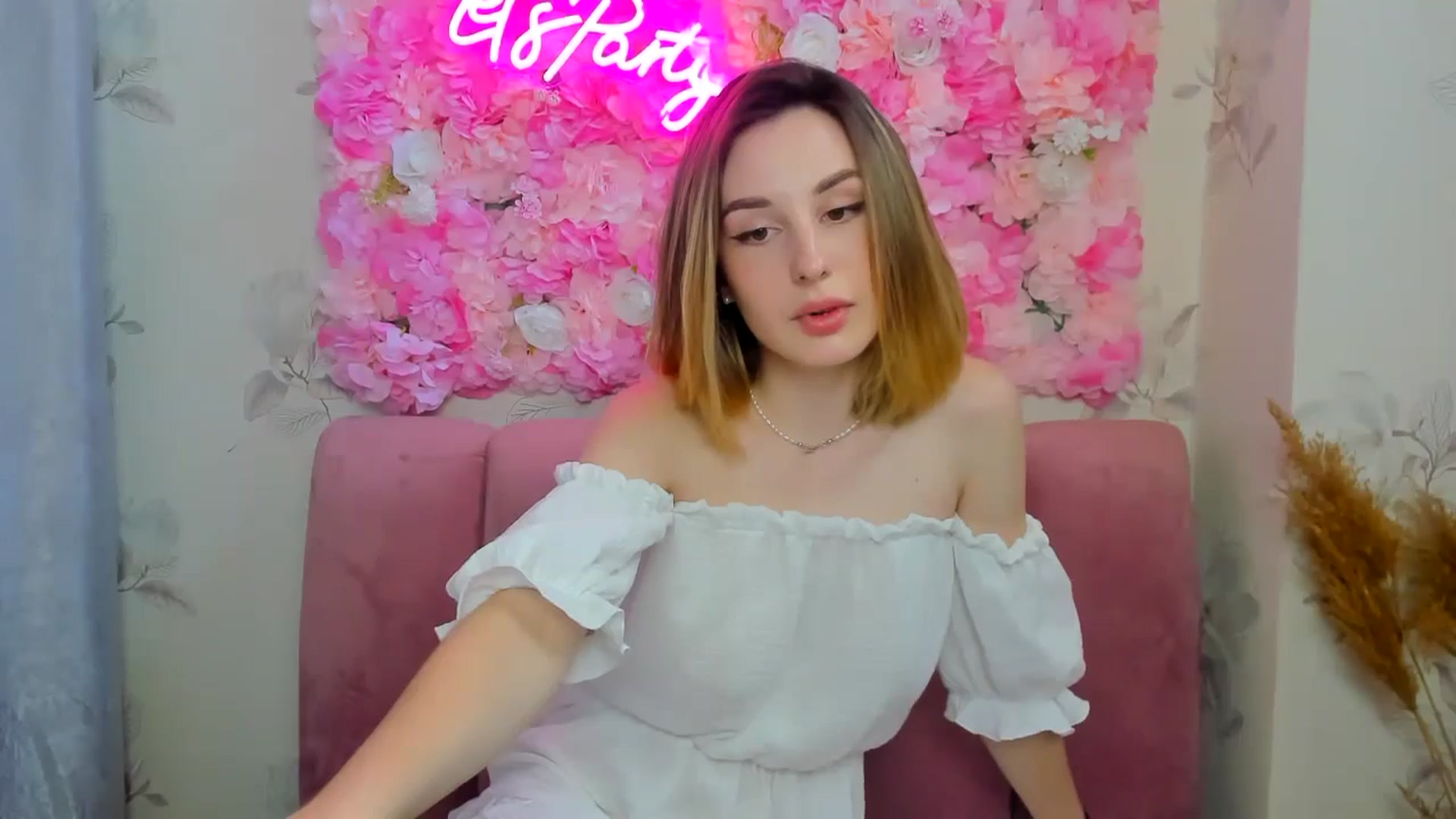 Gallery image thumbnail from BrayniJuun's myfreecams stream on, 06/18/2024, 11:43 image 18 of 20