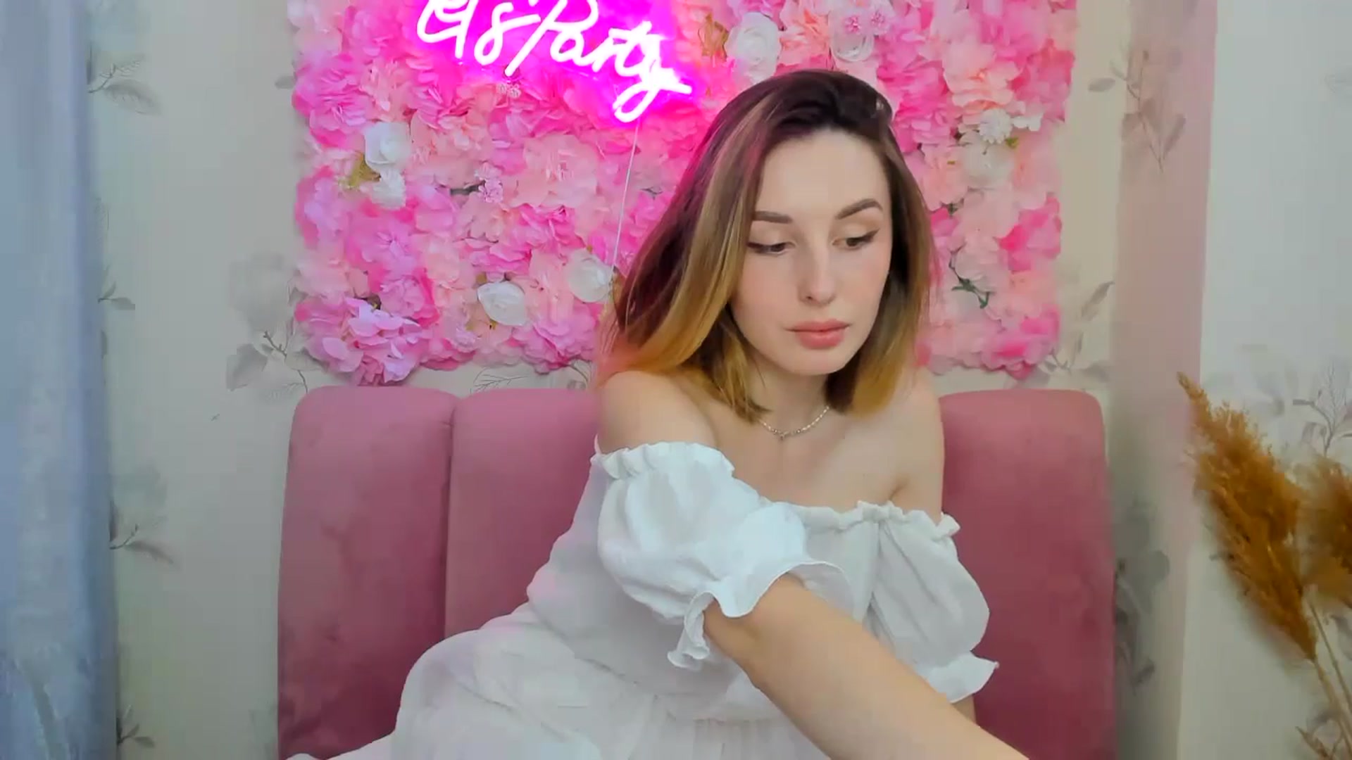 Gallery image thumbnail from BrayniJuun's myfreecams stream on, 06/18/2024, 11:43 image 12 of 20