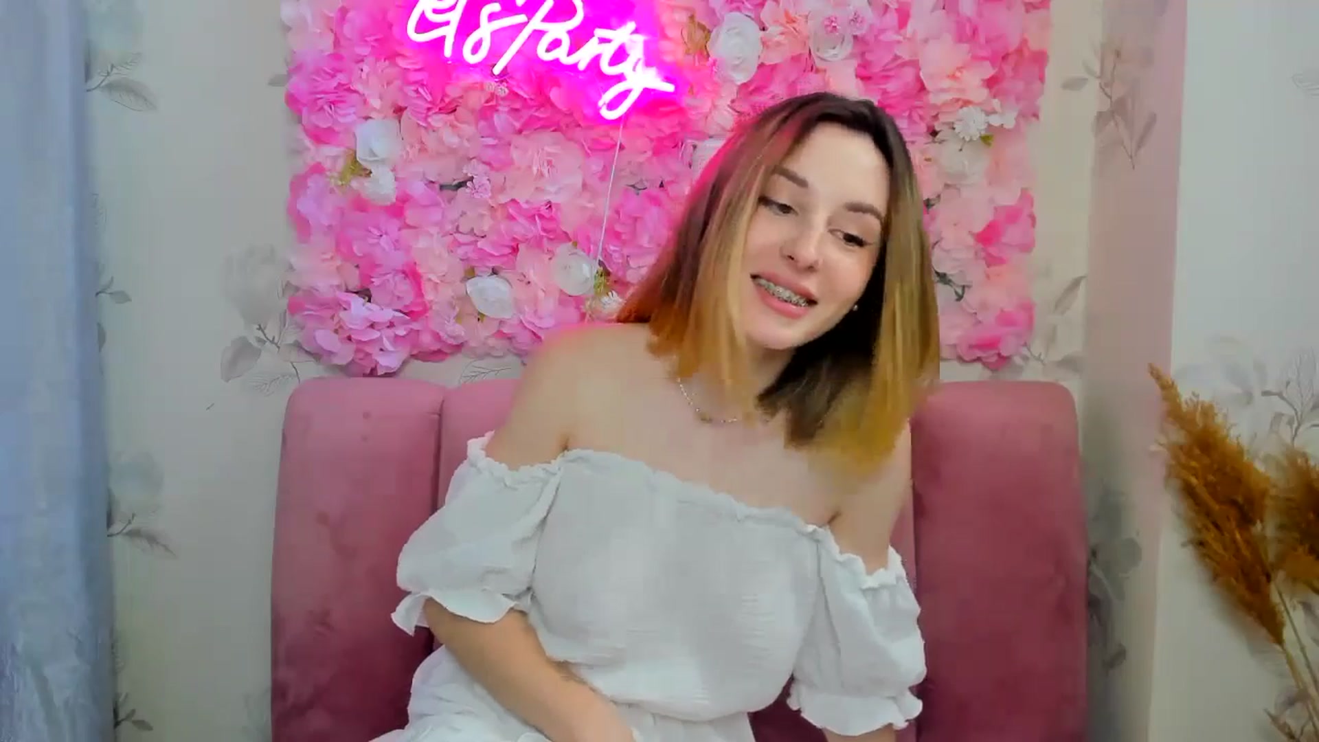 Gallery image thumbnail from BrayniJuun's myfreecams stream on, 06/18/2024, 11:43 image 17 of 20