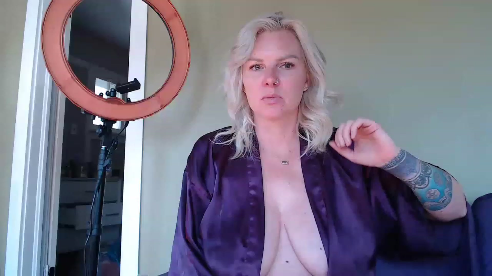 Gallery image thumbnail from Bree_xoxo's myfreecams stream on, 05/10/2023, 16:32 image 1 of 20