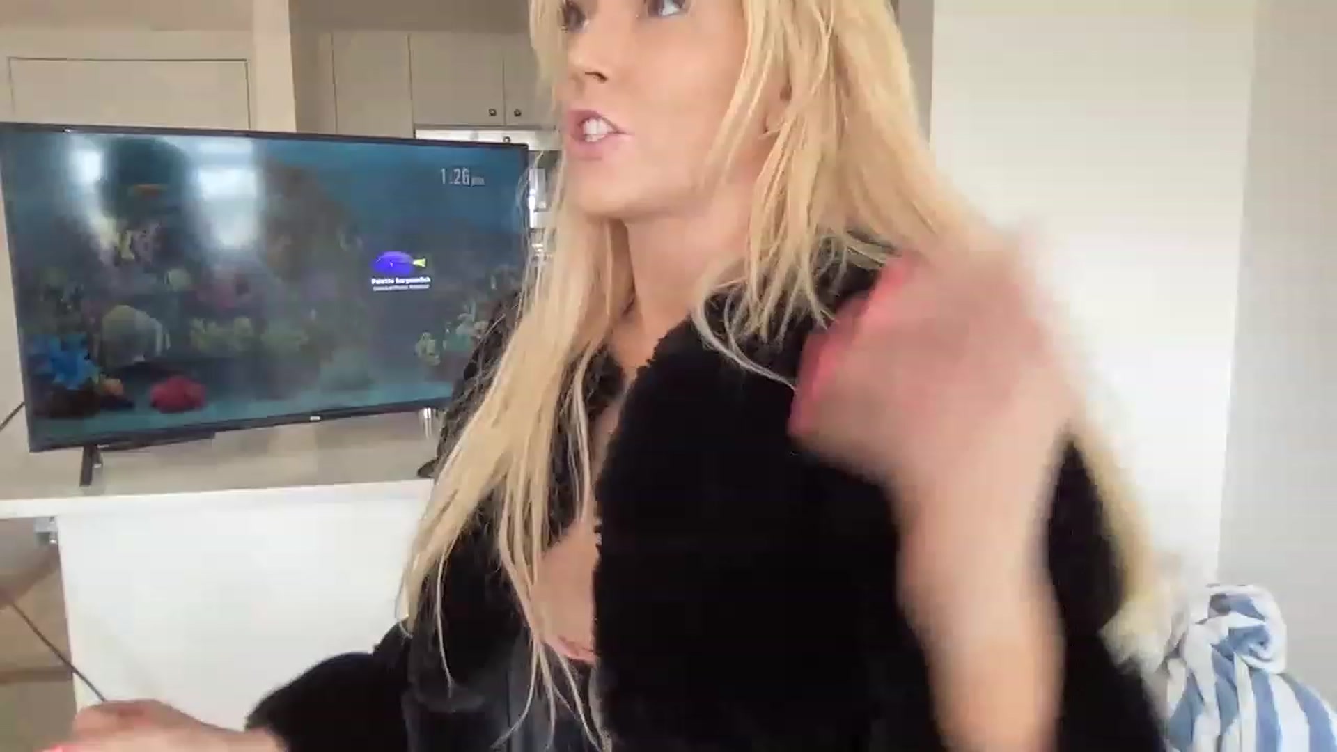 Gallery image thumbnail from Brees_ROOM's myfreecams stream on, 12/24/2022, 18:35 image 10 of 20