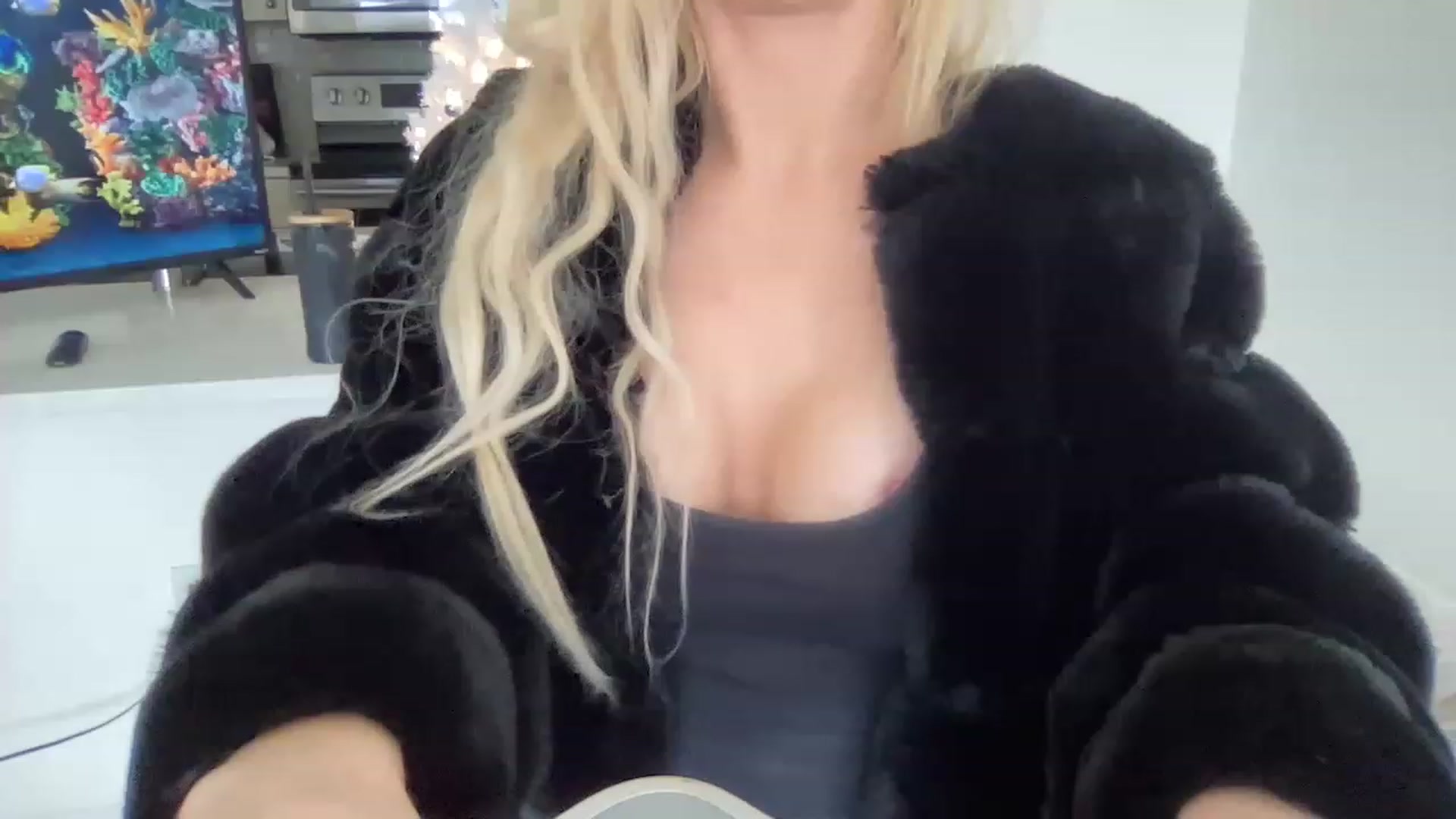 Gallery image thumbnail from Brees_ROOM's myfreecams stream on, 12/26/2022, 18:43 image 3 of 20