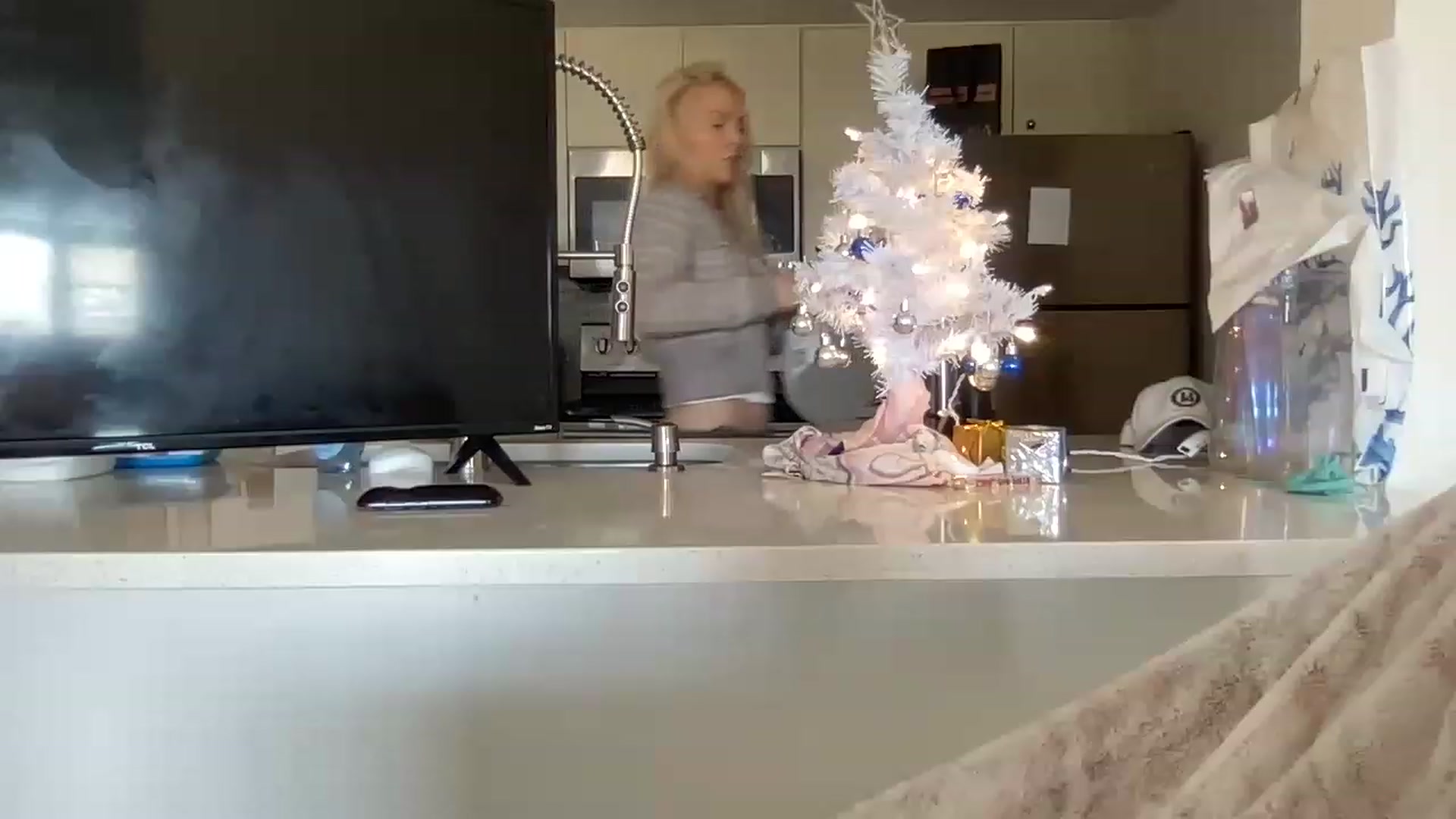 Gallery image thumbnail from Brees_ROOM's myfreecams stream on, 12/31/2022, 19:10 image 17 of 20