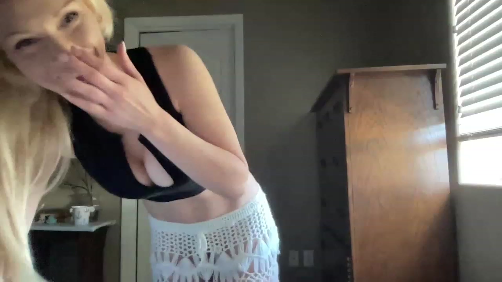 Gallery image thumbnail from Brees_ROOM's myfreecams stream on, 03/08/2023, 17:59 image 16 of 20