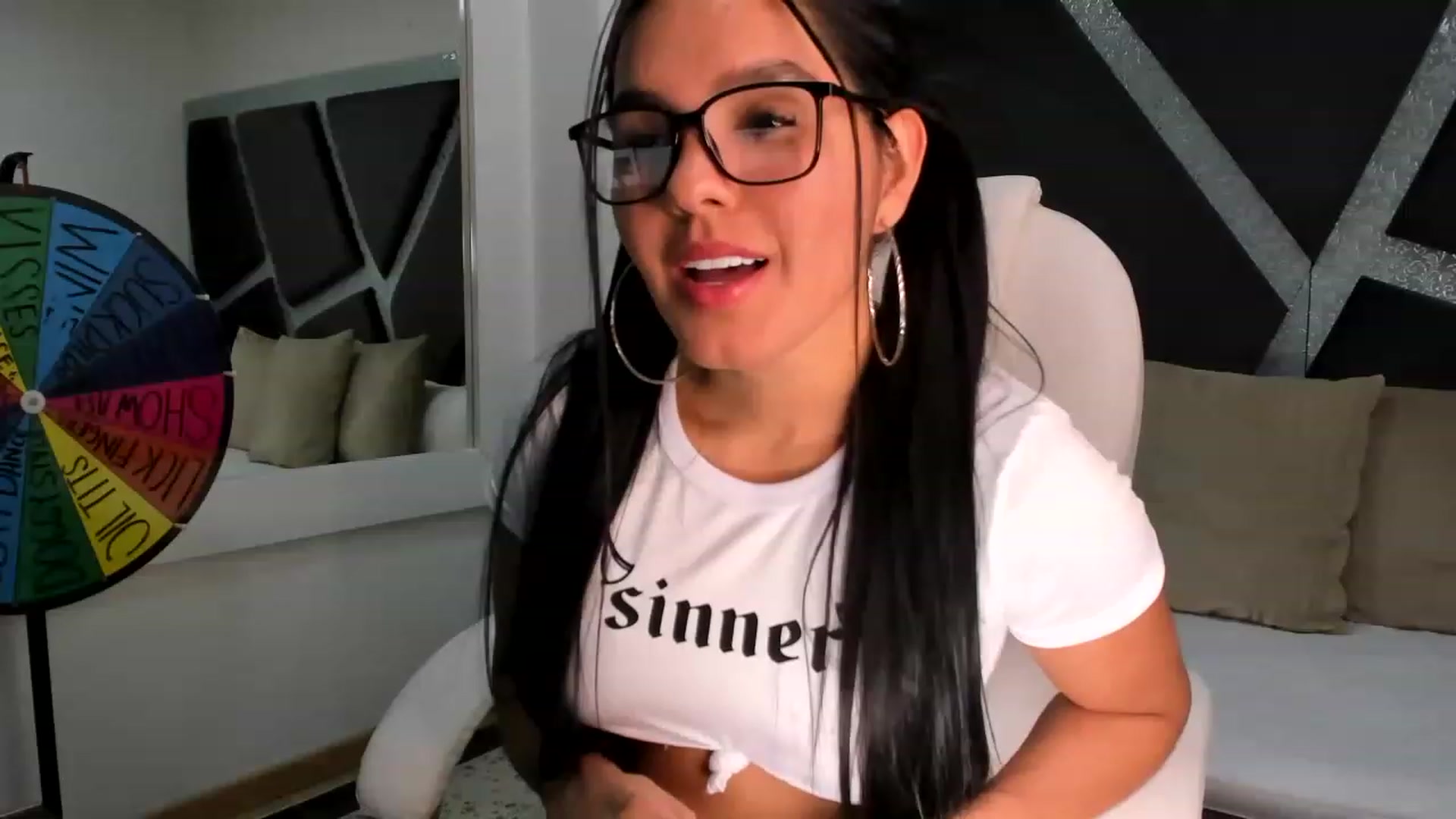 Gallery image thumbnail from BrendaBuiles's myfreecams stream on, 12/01/2022, 22:01 image 10 of 20