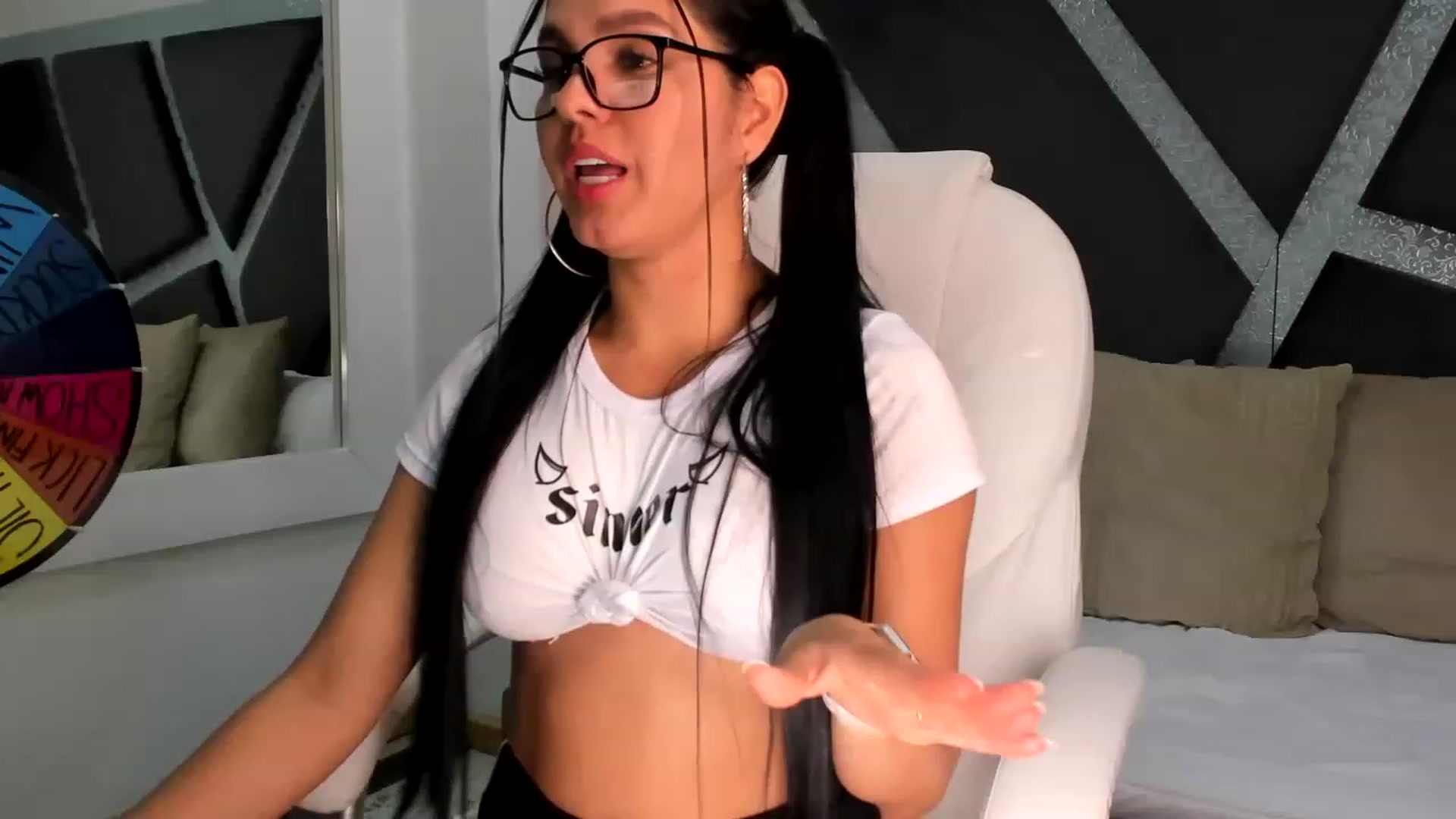 Gallery image thumbnail from BrendaBuiles's myfreecams stream on, 12/01/2022, 23:36 image 17 of 20