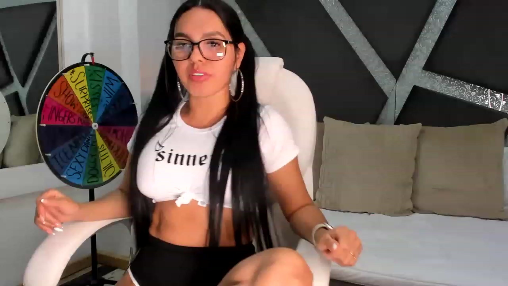 Gallery image thumbnail from BrendaBuiles's myfreecams stream on, 12/02/2022, 03:45 image 10 of 20