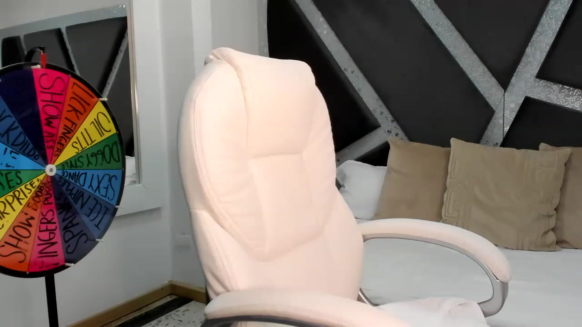 Gallery image thumbnail from BrendaBuiles's myfreecams stream on, 12/03/2022, 04:15 image 10 of 20