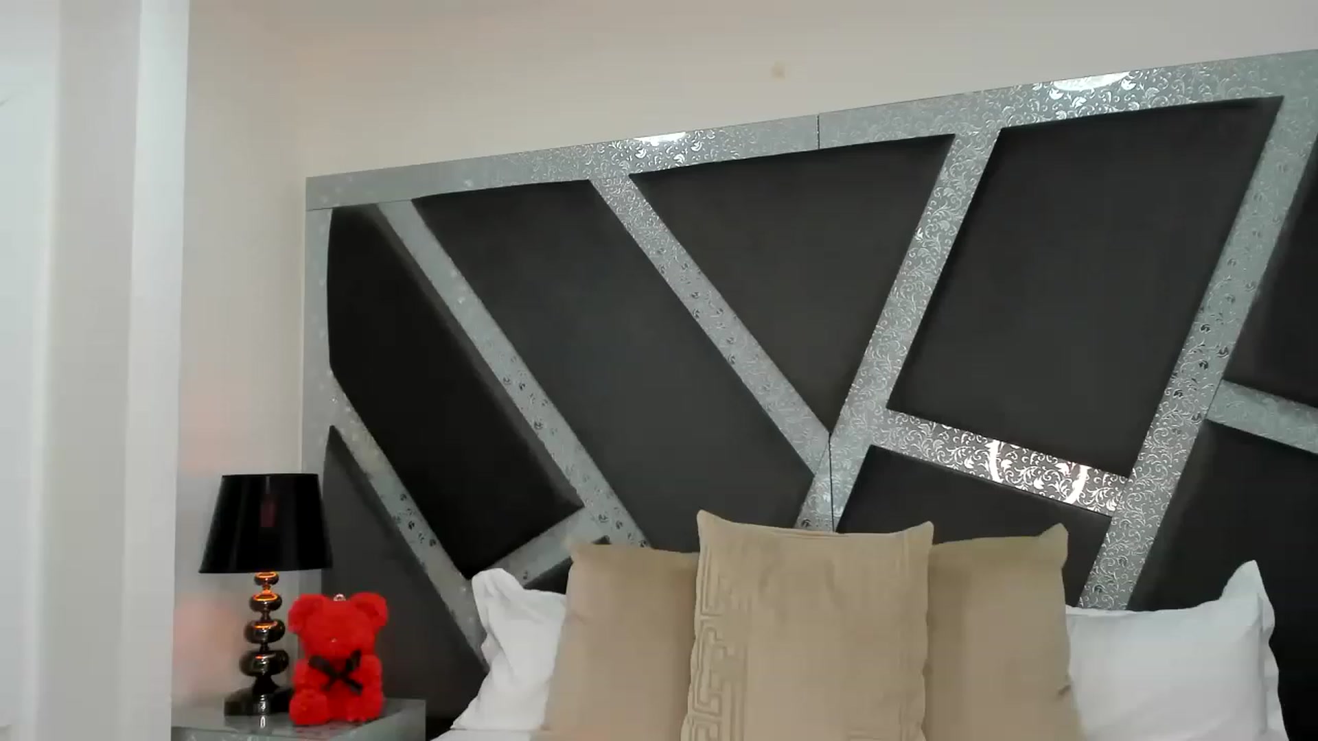 Gallery image thumbnail from BrendaBuiles's myfreecams stream on, 12/11/2022, 24:14 image 2 of 20