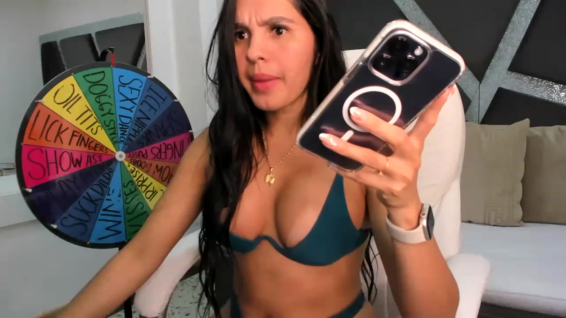 Gallery image thumbnail from BrendaBuiles's myfreecams stream on, 12/15/2022, 02:09 image 13 of 20