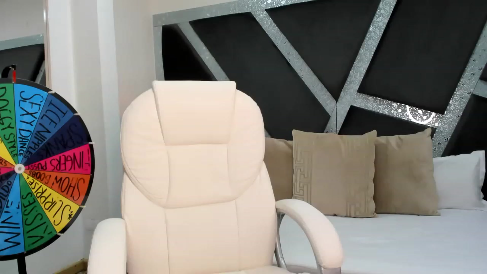 Gallery image thumbnail from BrendaBuiles's myfreecams stream on, 12/15/2022, 03:42 image 13 of 20