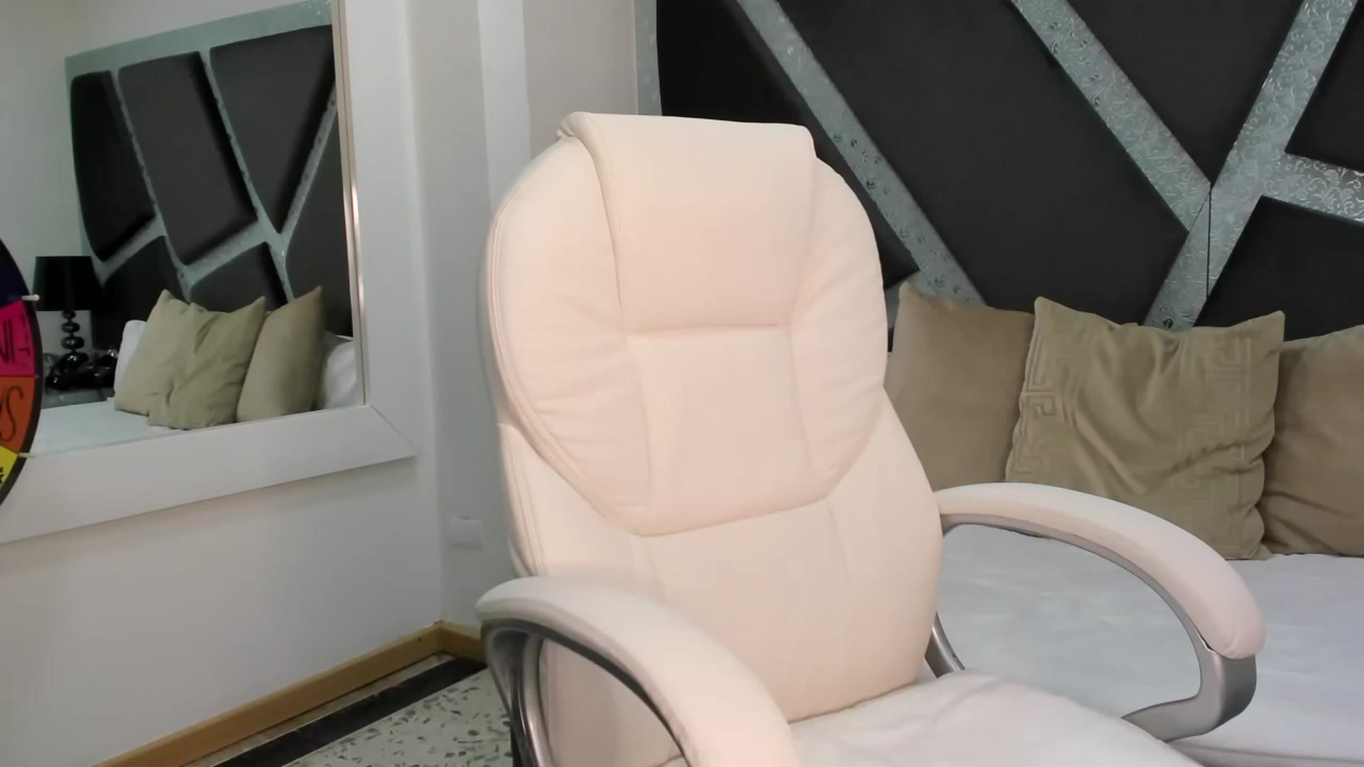 Gallery image thumbnail from BrendaBuiles's myfreecams stream on, 12/16/2022, 17:15 image 7 of 20