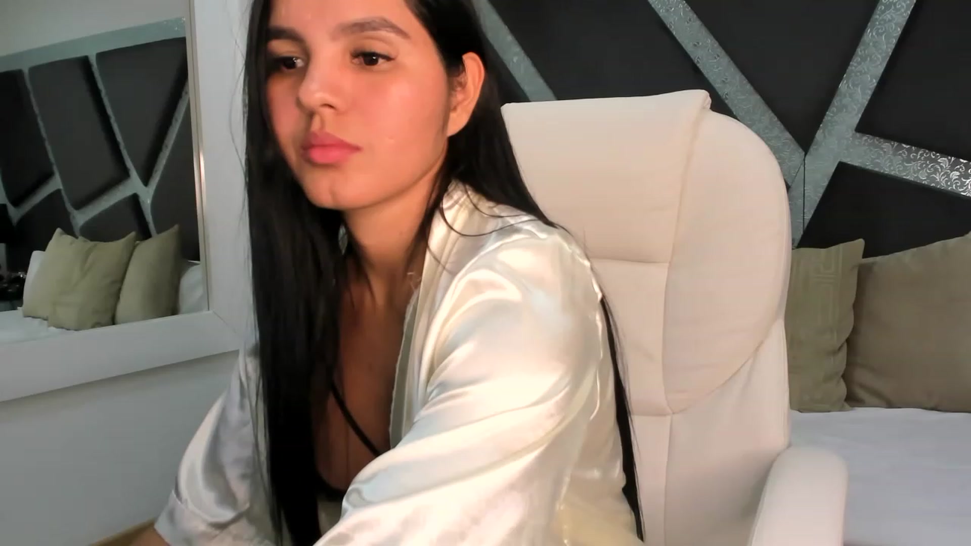 Gallery image thumbnail from BrendaBuiles's myfreecams stream on, 12/16/2022, 17:15 image 17 of 20