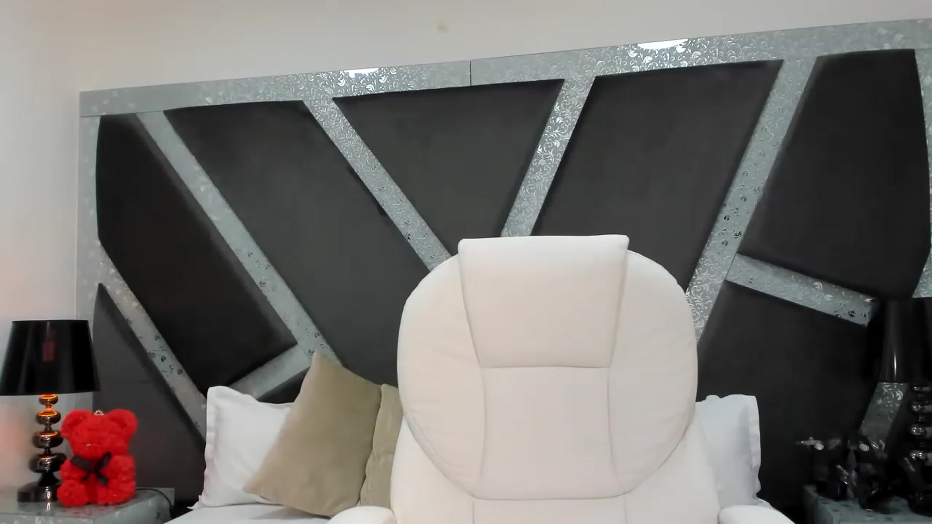 Gallery image thumbnail from BrendaBuiles's myfreecams stream on, 12/16/2022, 20:01 image 3 of 20
