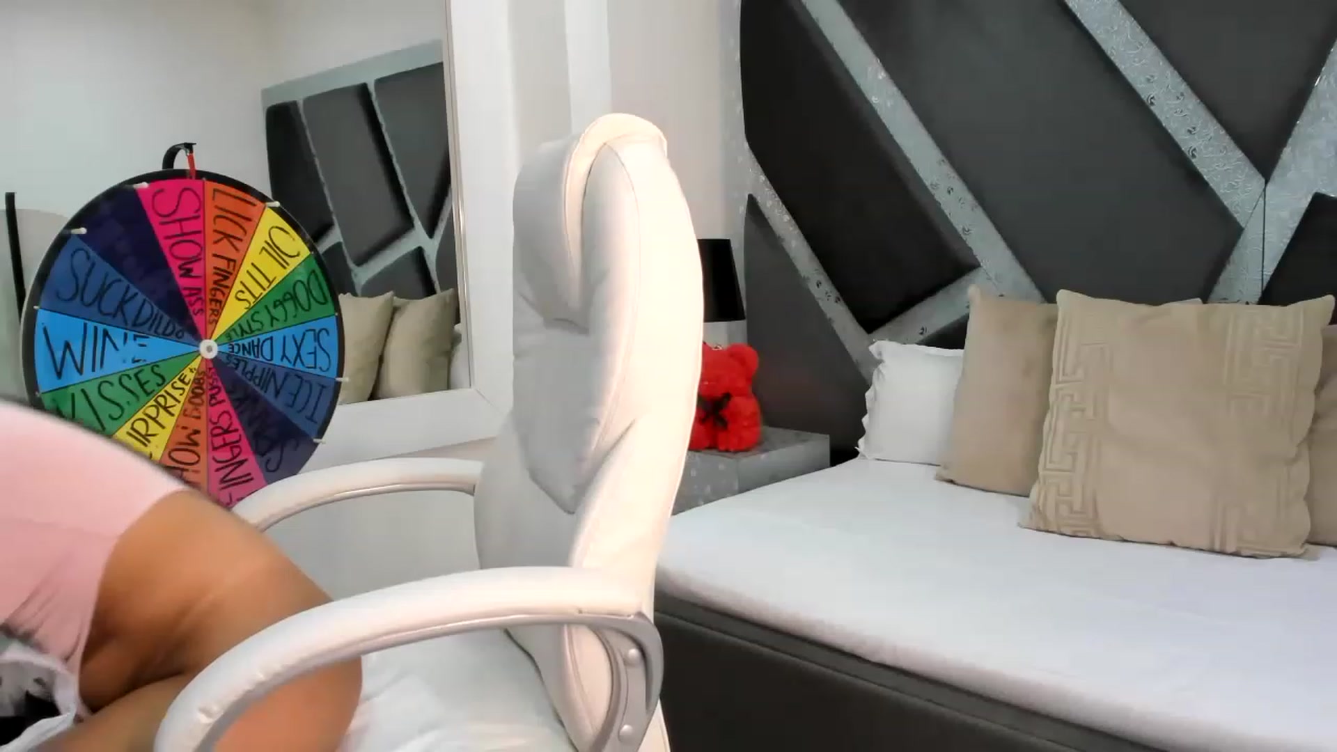 Gallery image thumbnail from BrendaBuiles's myfreecams stream on, 12/21/2022, 03:57 image 12 of 20