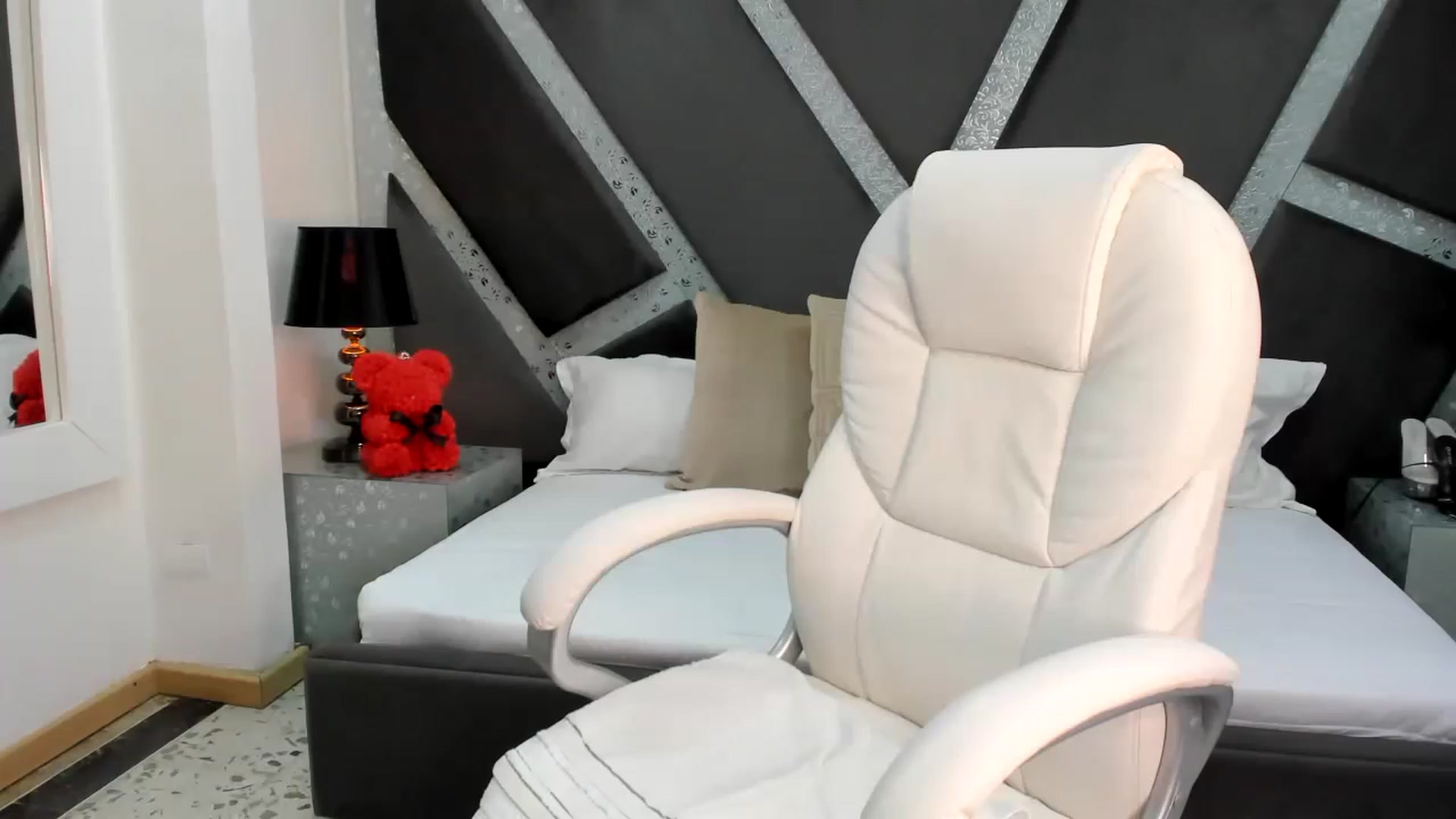 Gallery image thumbnail from BrendaBuiles's myfreecams stream on, 12/24/2022, 02:21 image 4 of 20