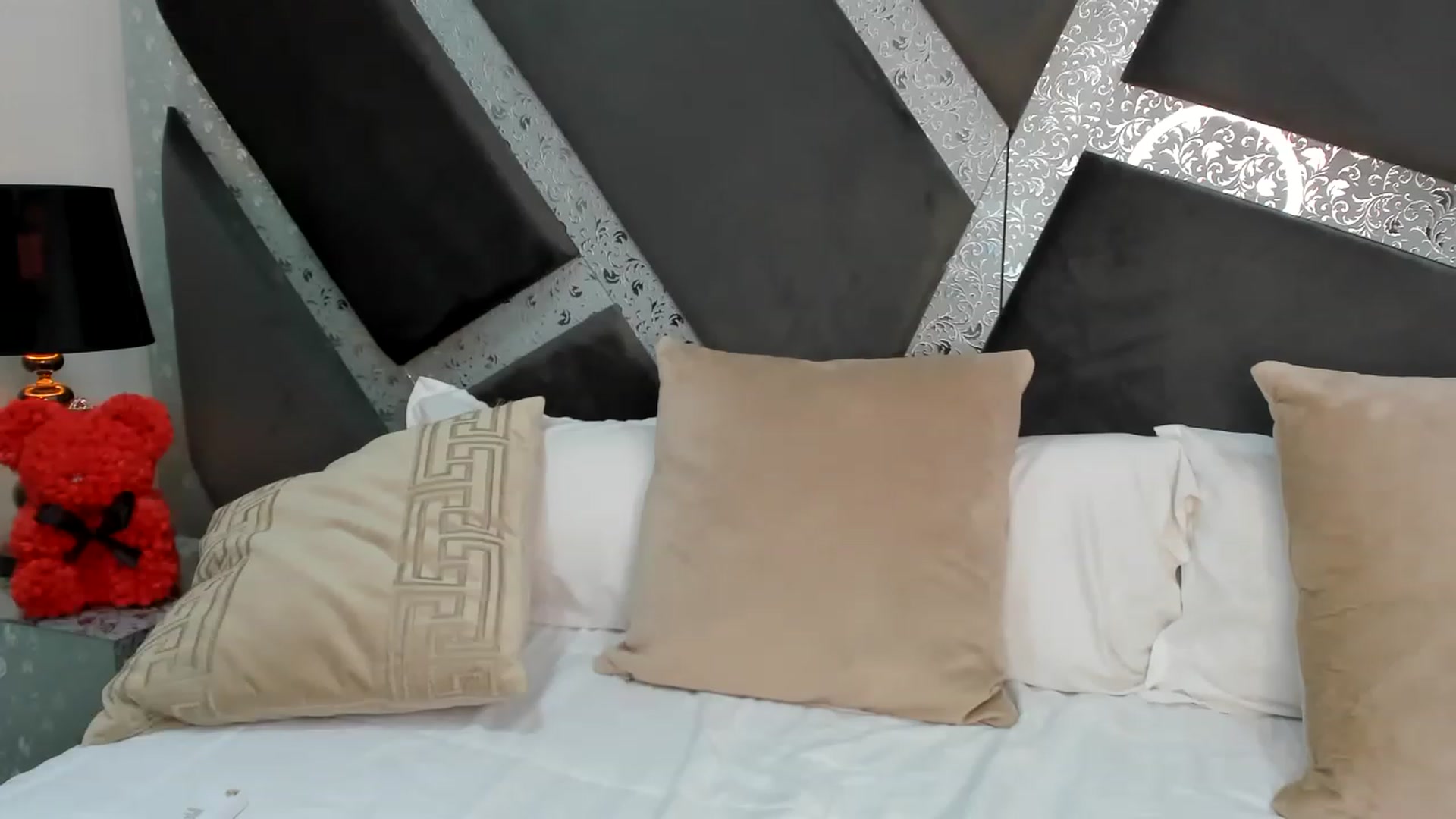 Gallery image thumbnail from BrendaBuiles's myfreecams stream on, 12/27/2022, 24:29 image 16 of 20