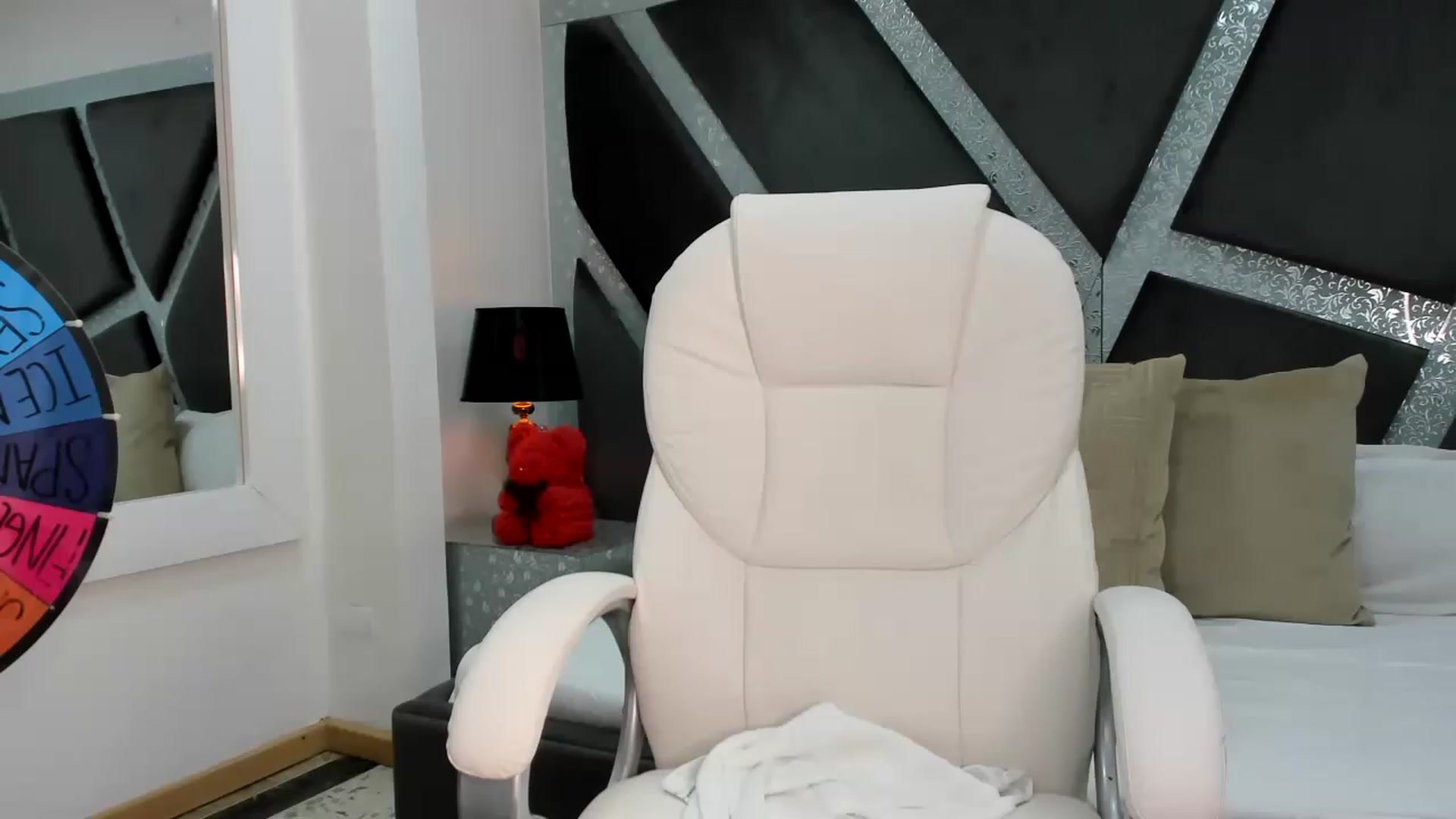 Gallery image thumbnail from BrendaBuiles's myfreecams stream on, 12/28/2022, 02:09 image 17 of 20