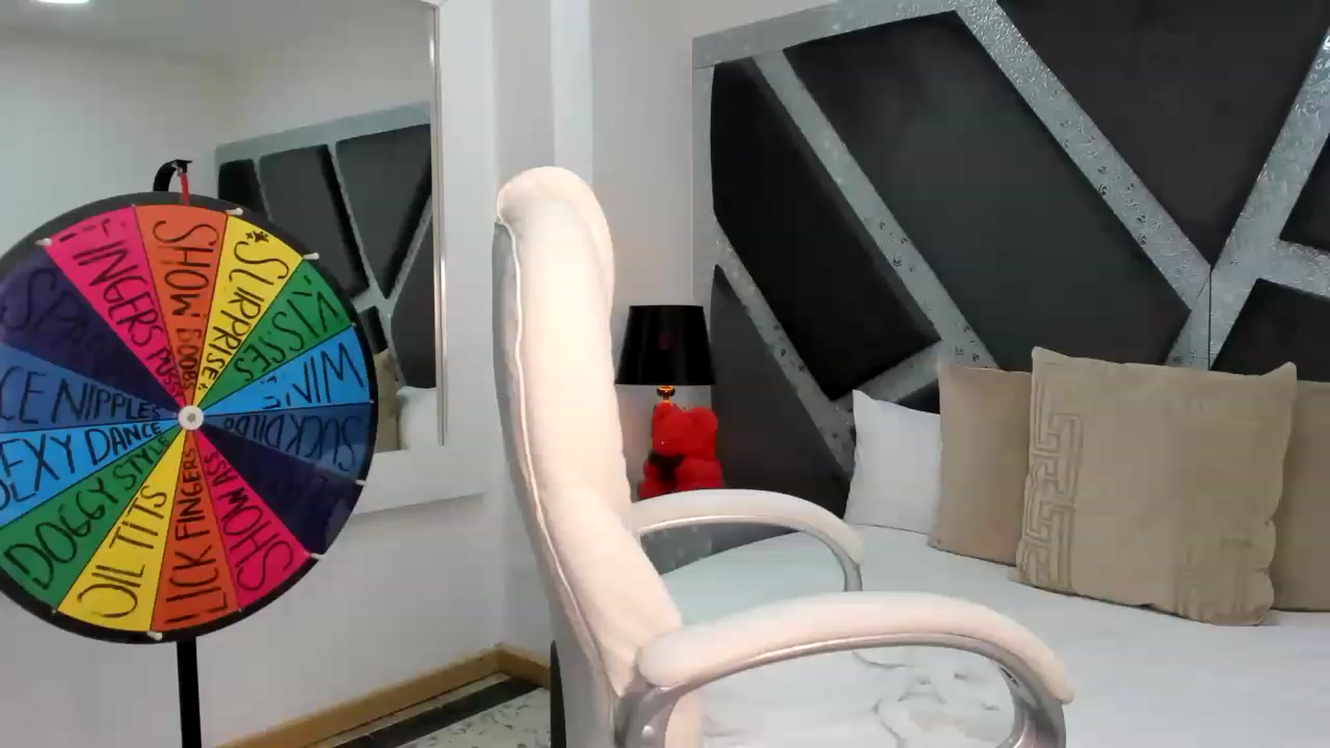 Gallery image thumbnail from BrendaBuiles's myfreecams stream on, 12/29/2022, 23:19 image 17 of 20