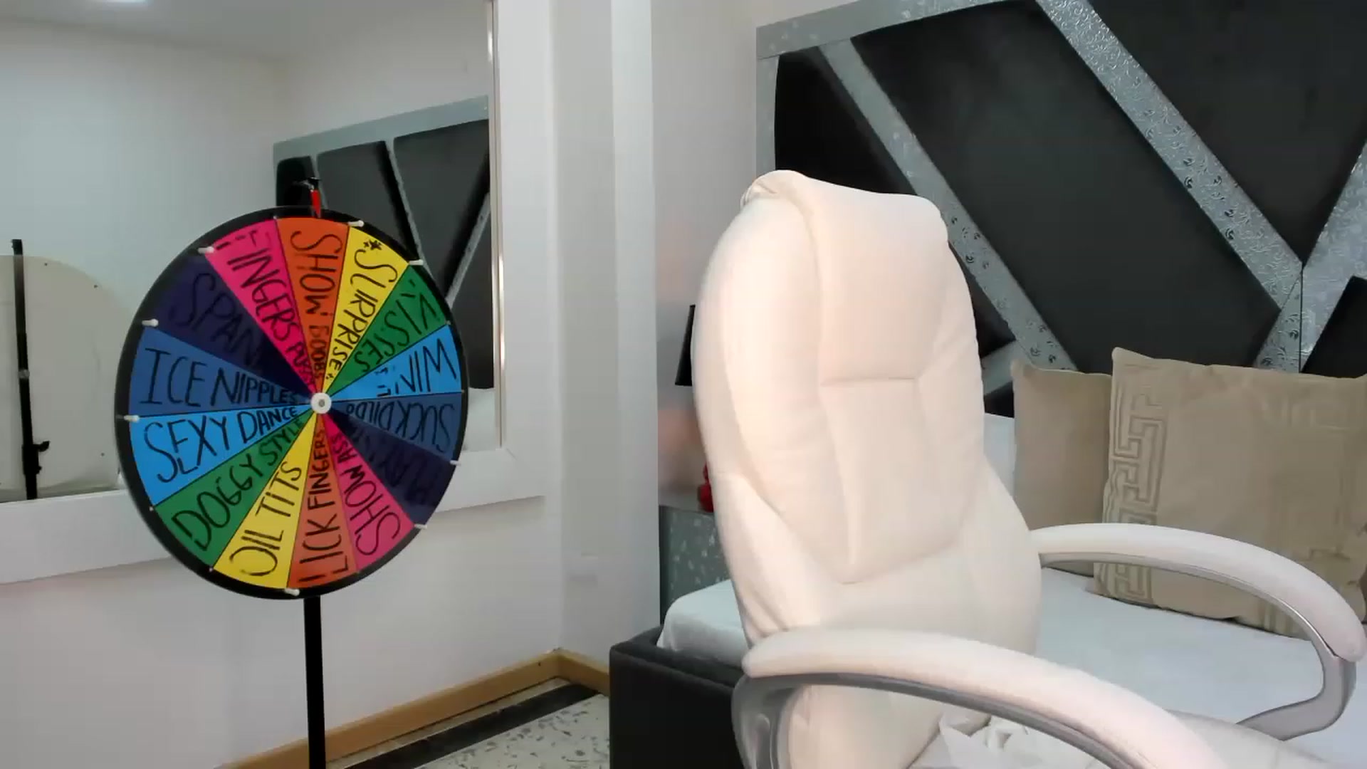 Gallery image thumbnail from BrendaBuiles's myfreecams stream on, 12/30/2022, 24:02 image 2 of 20